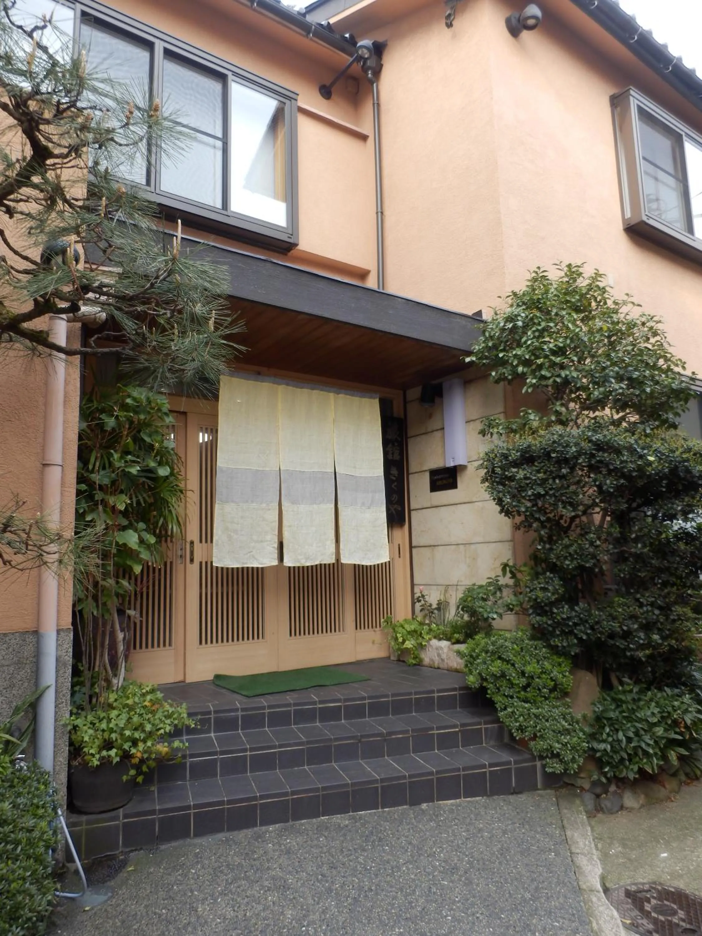 Facade/entrance in Kikunoya Ryokan