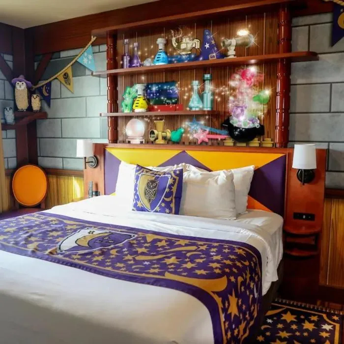 Bed in LEGOLAND California Hotel and Castle Hotel