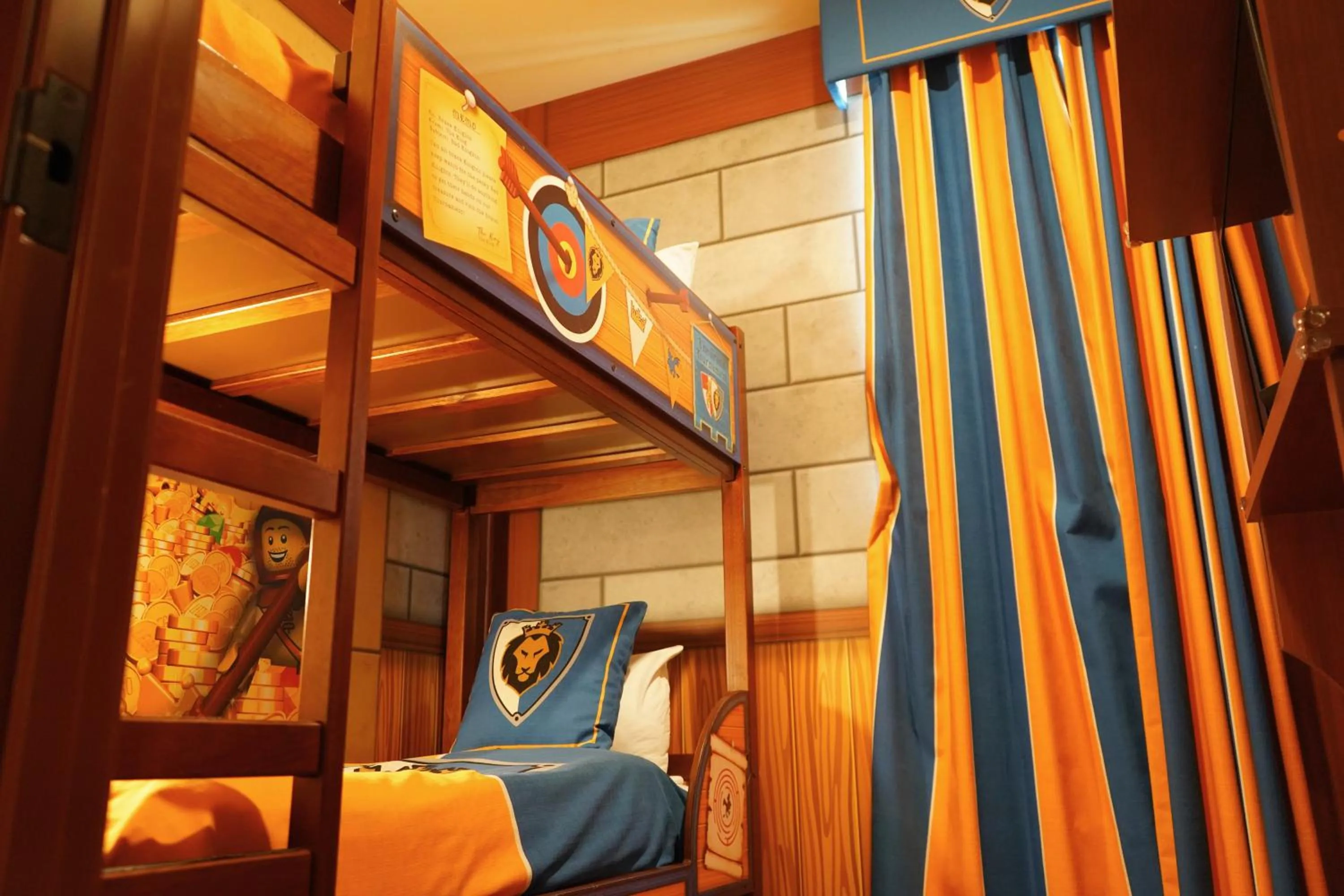 Bed in LEGOLAND California Hotel and Castle Hotel