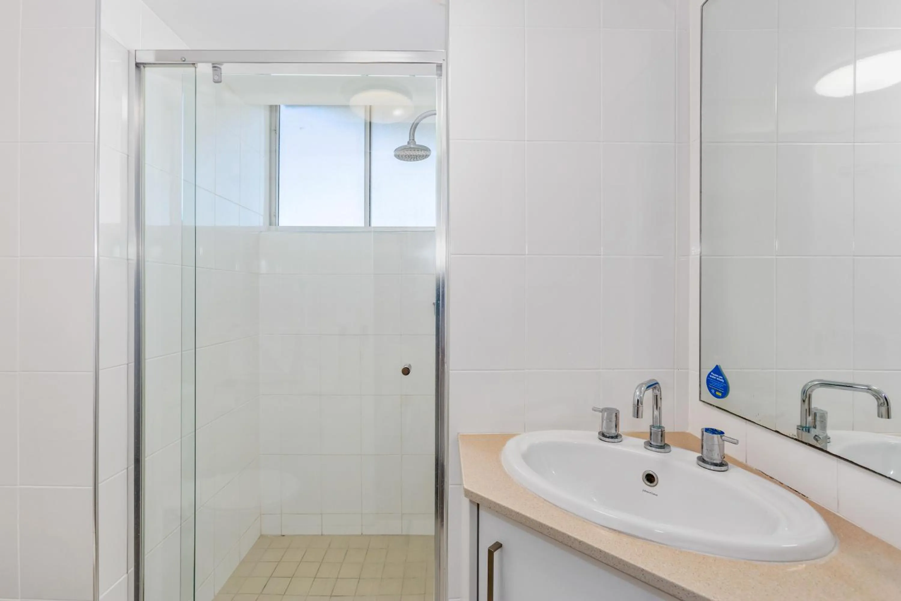 Bathroom in Rainbow Commodore Coolangatta
