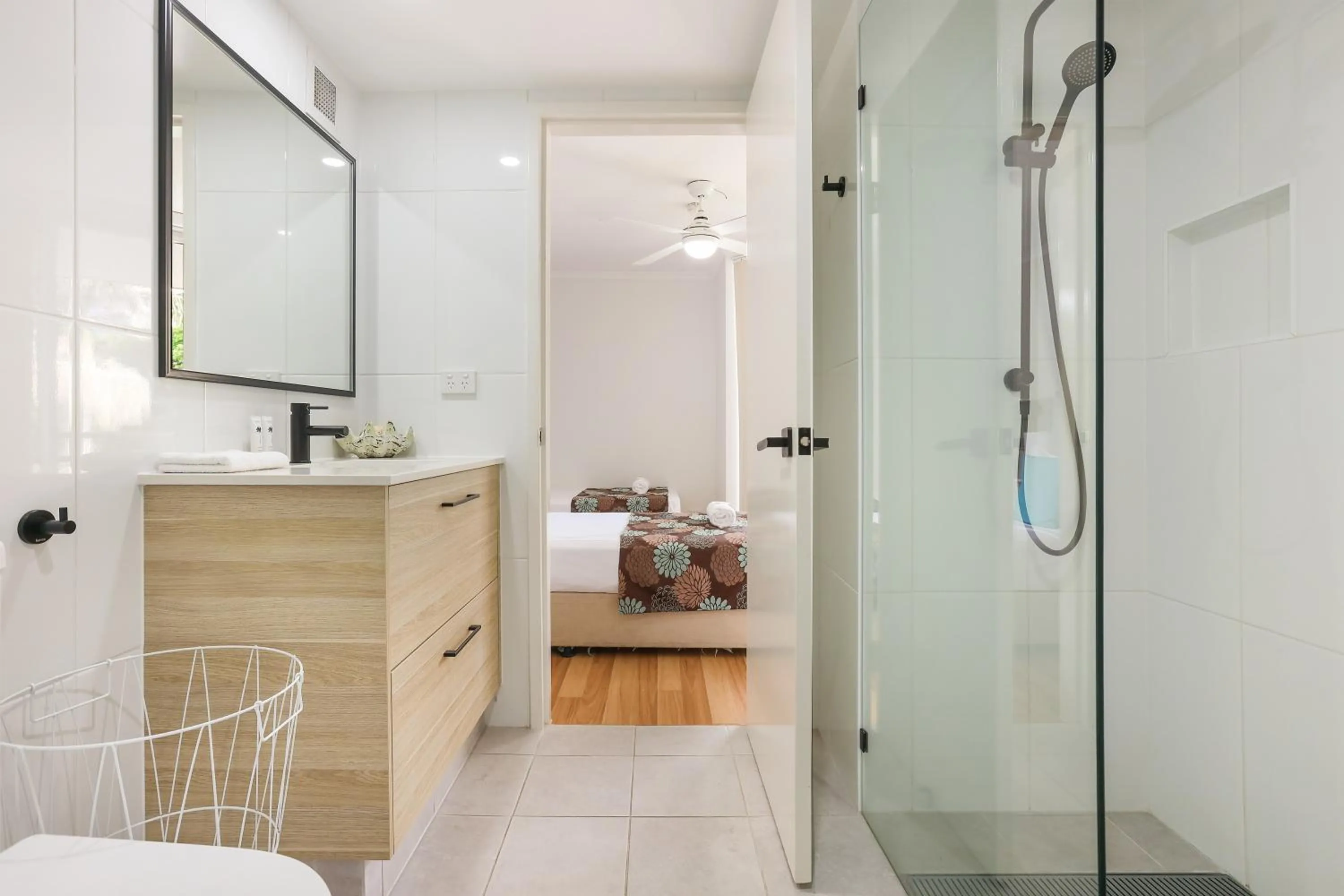 Shower in Rainbow Commodore Coolangatta