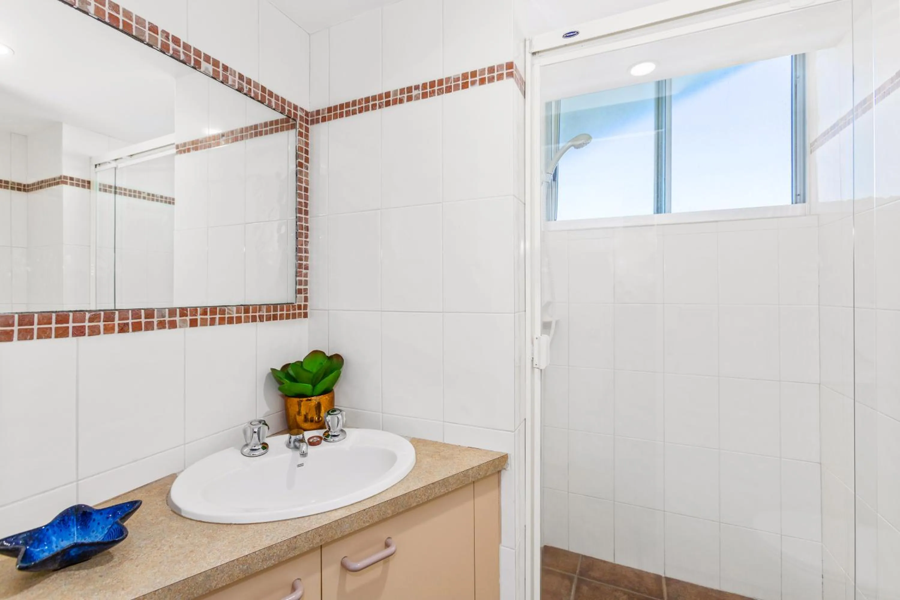 Bathroom in Rainbow Commodore Coolangatta