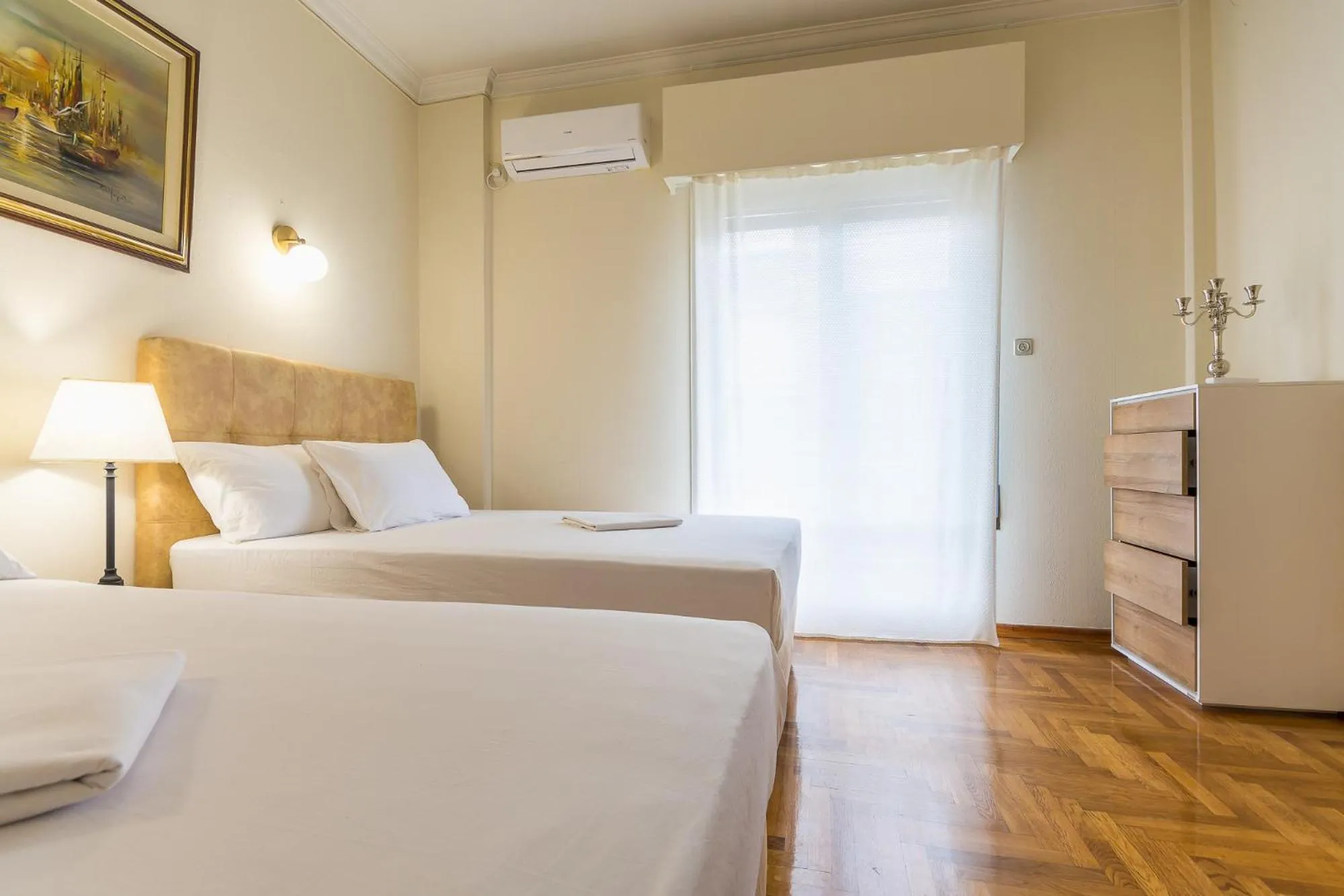 Bed in Victoria Queens Paradise Apartments