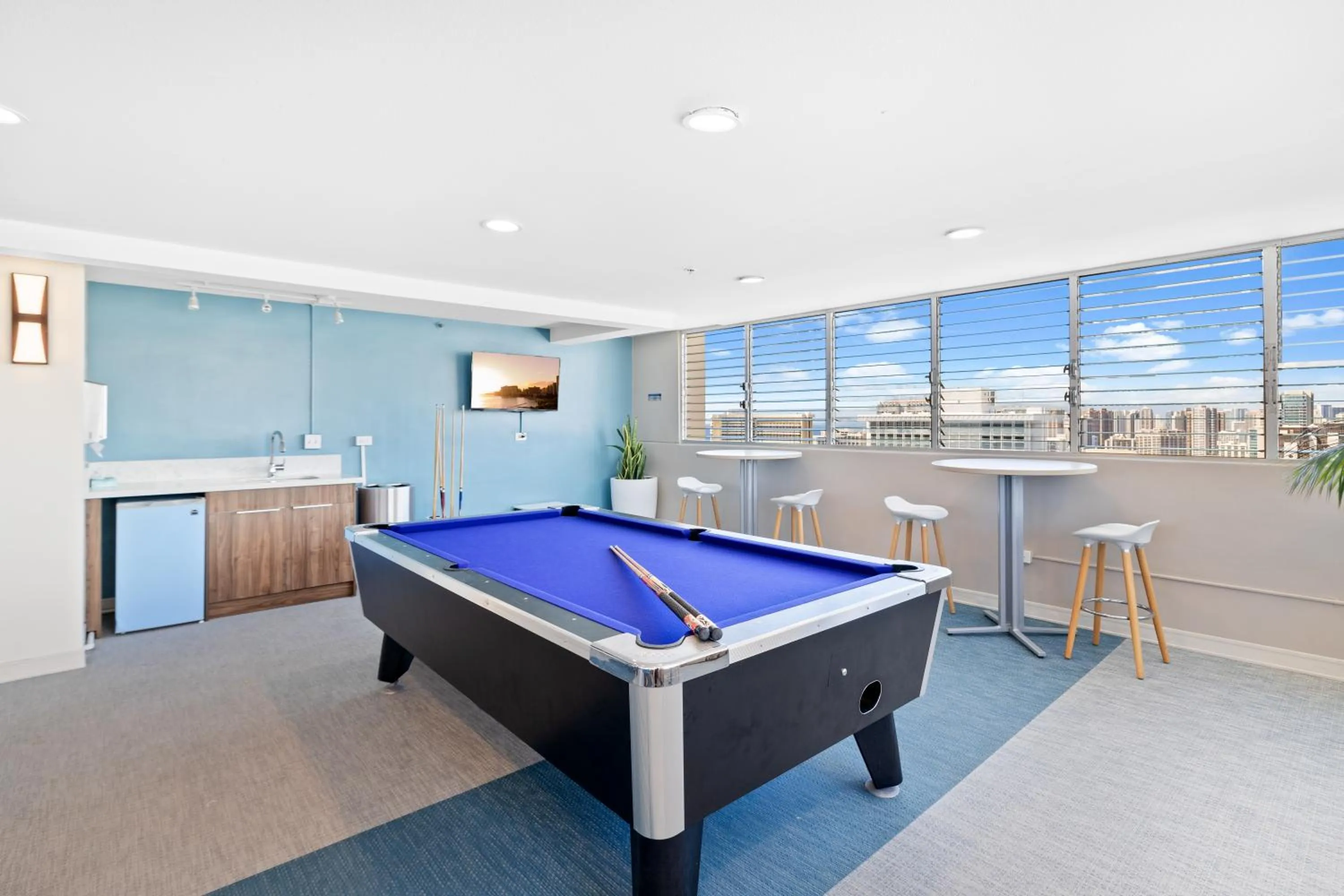 Billiard in Ocean View Studio, Near Waikiki Beach