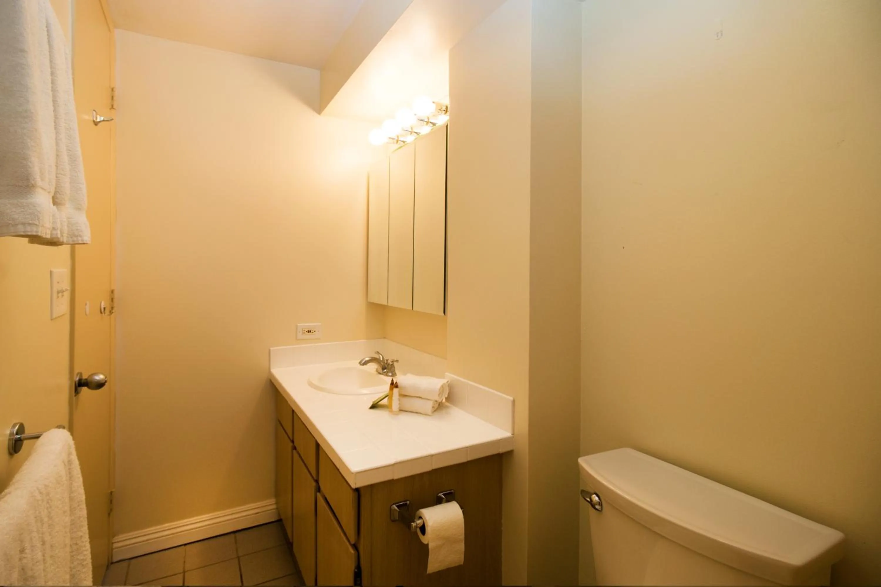 Toilet in Ocean View Studio, Near Waikiki Beach