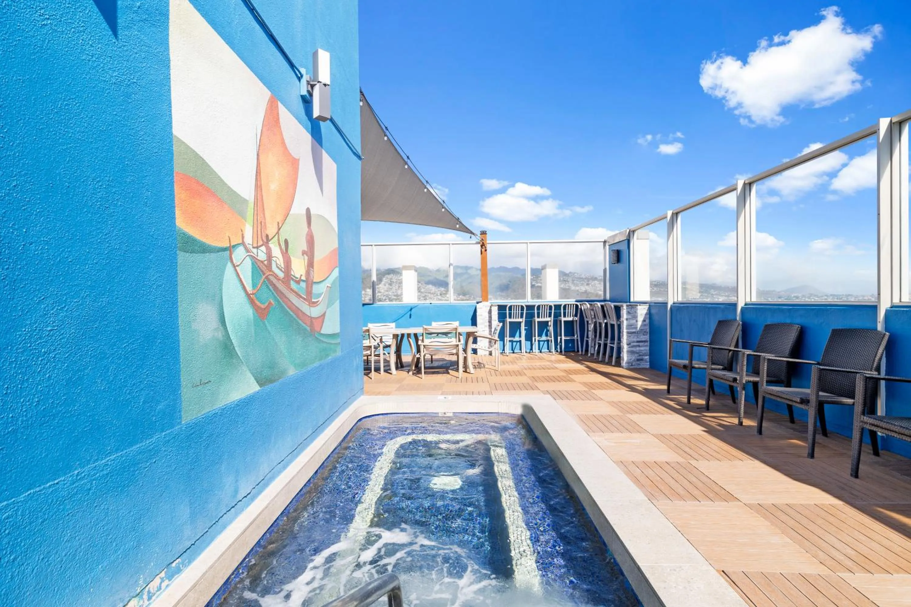 Hot Tub in Ocean View Studio, Near Waikiki Beach