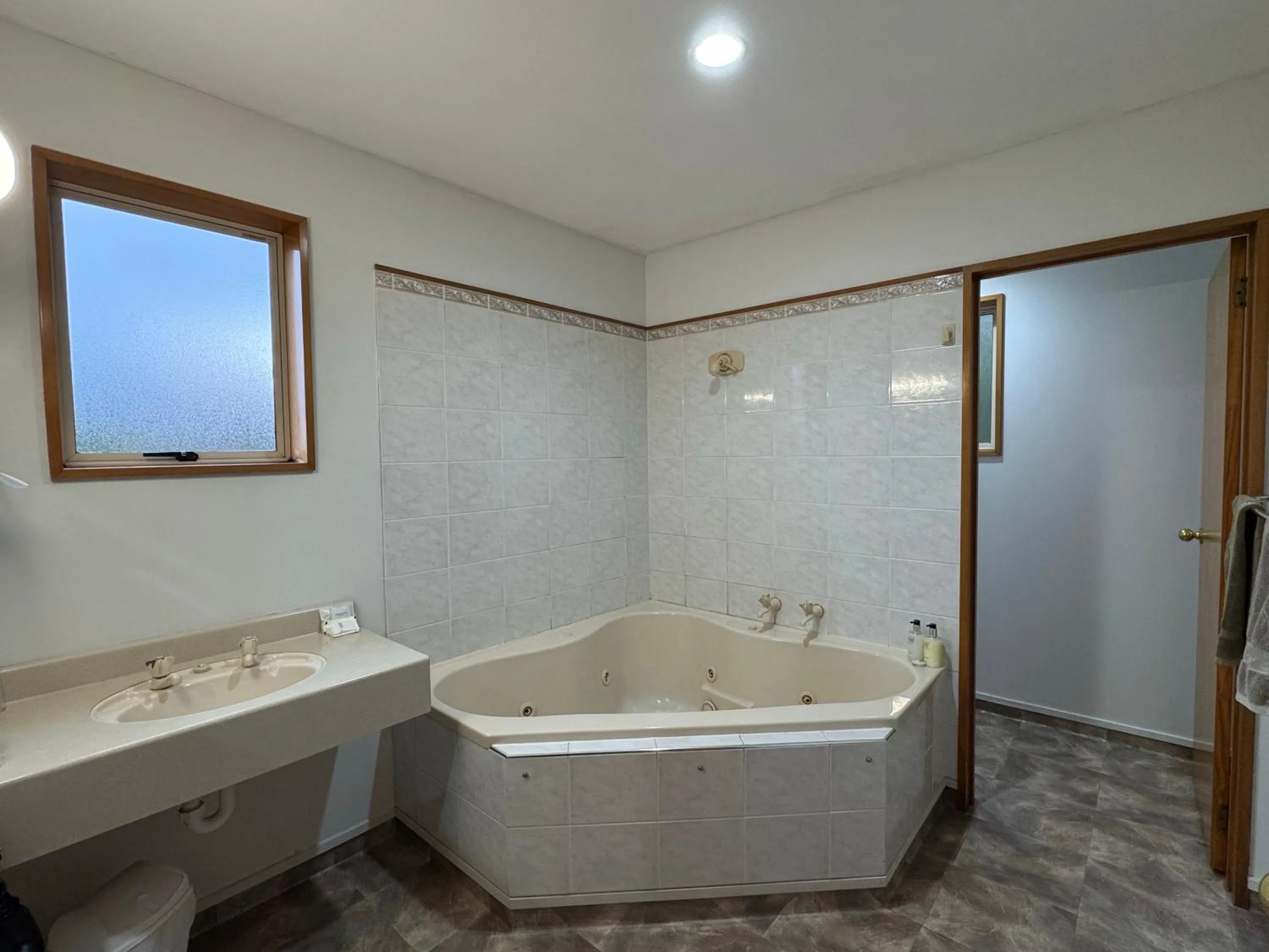 ASURE Ambassador Motor Lodge