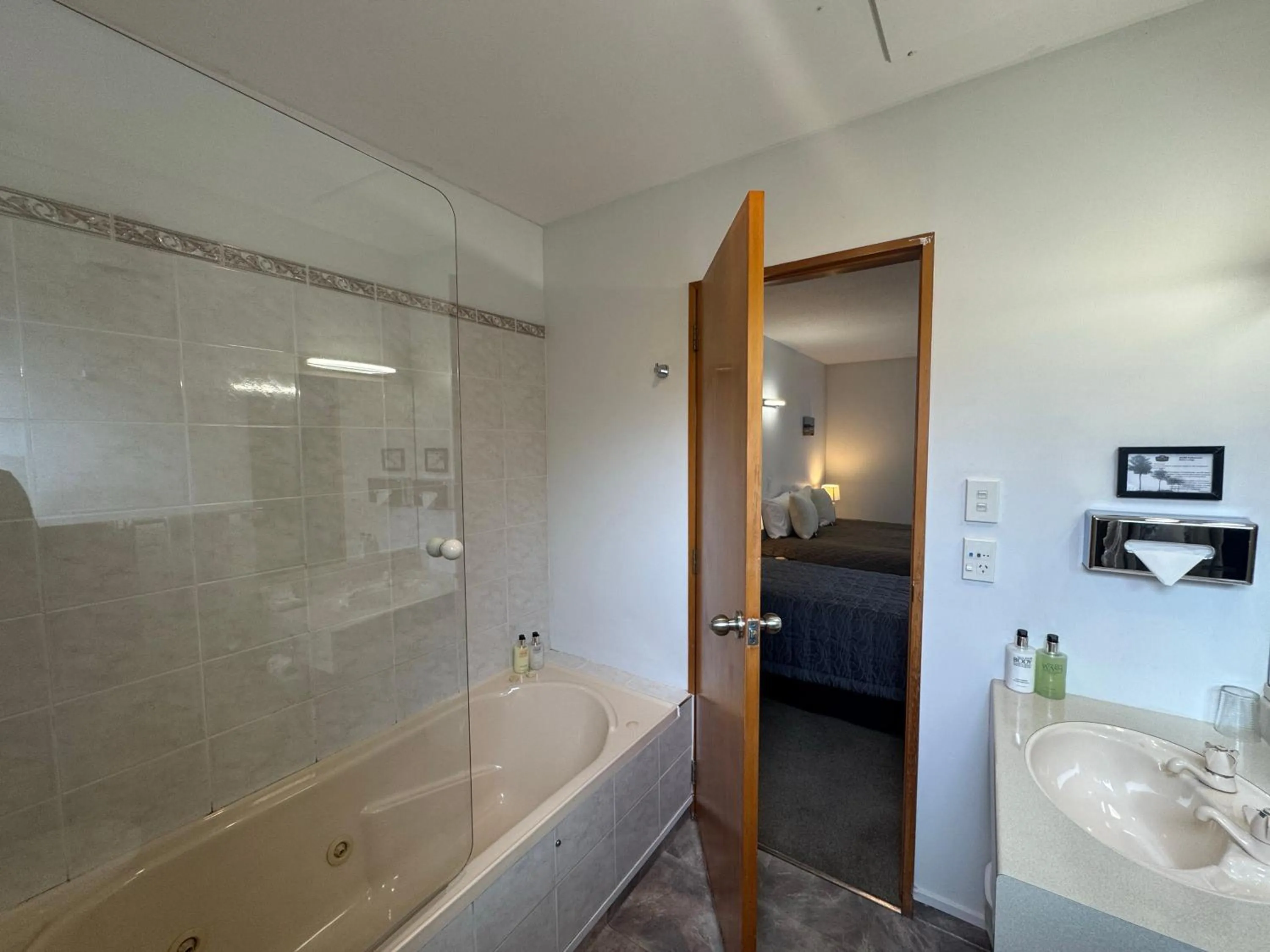 ASURE Ambassador Motor Lodge