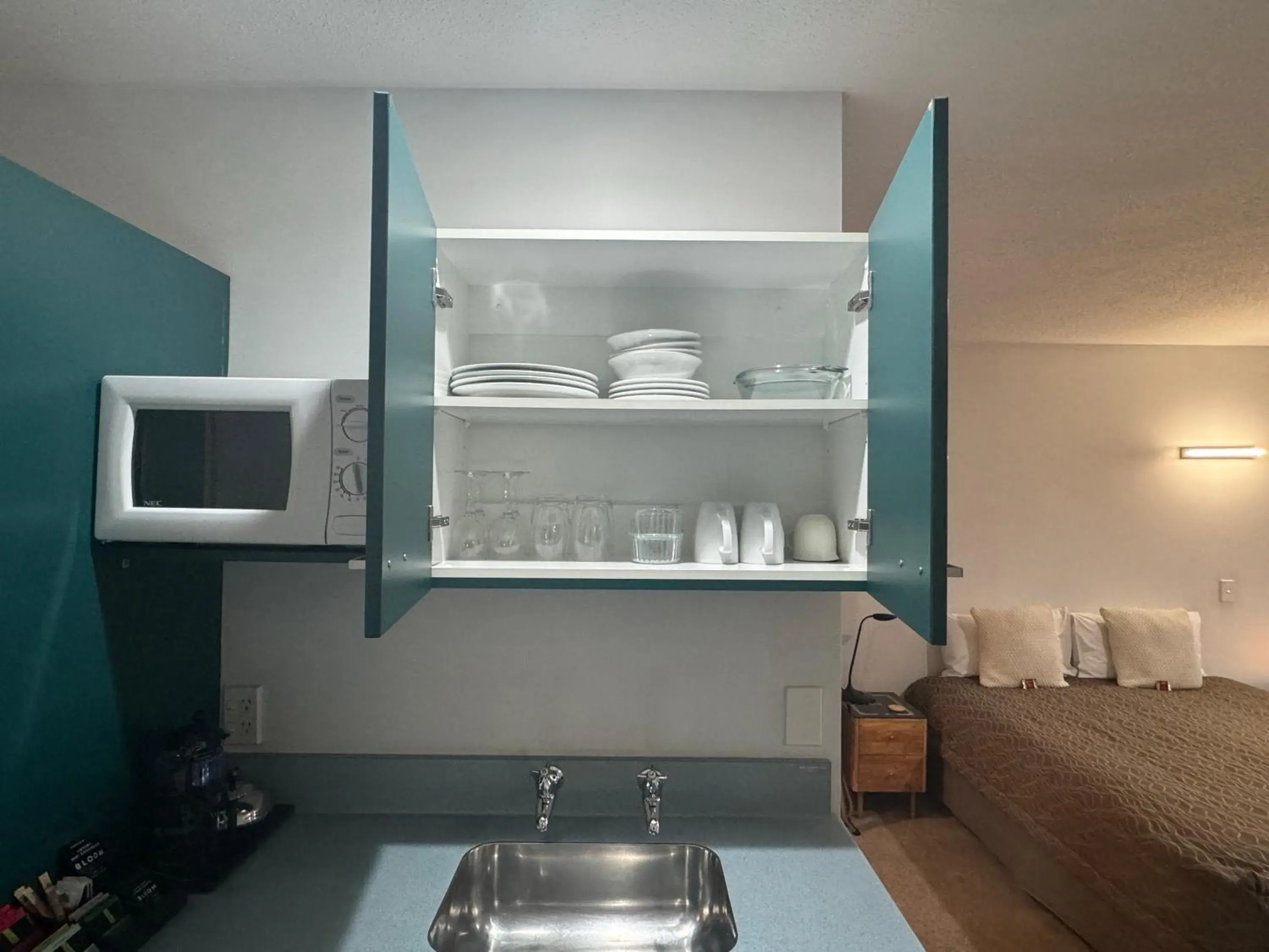 Studio with Spa Bath in ASURE Ambassador Motor Lodge Studio with Spa Bath in ASURE Ambassador Motor Lodge