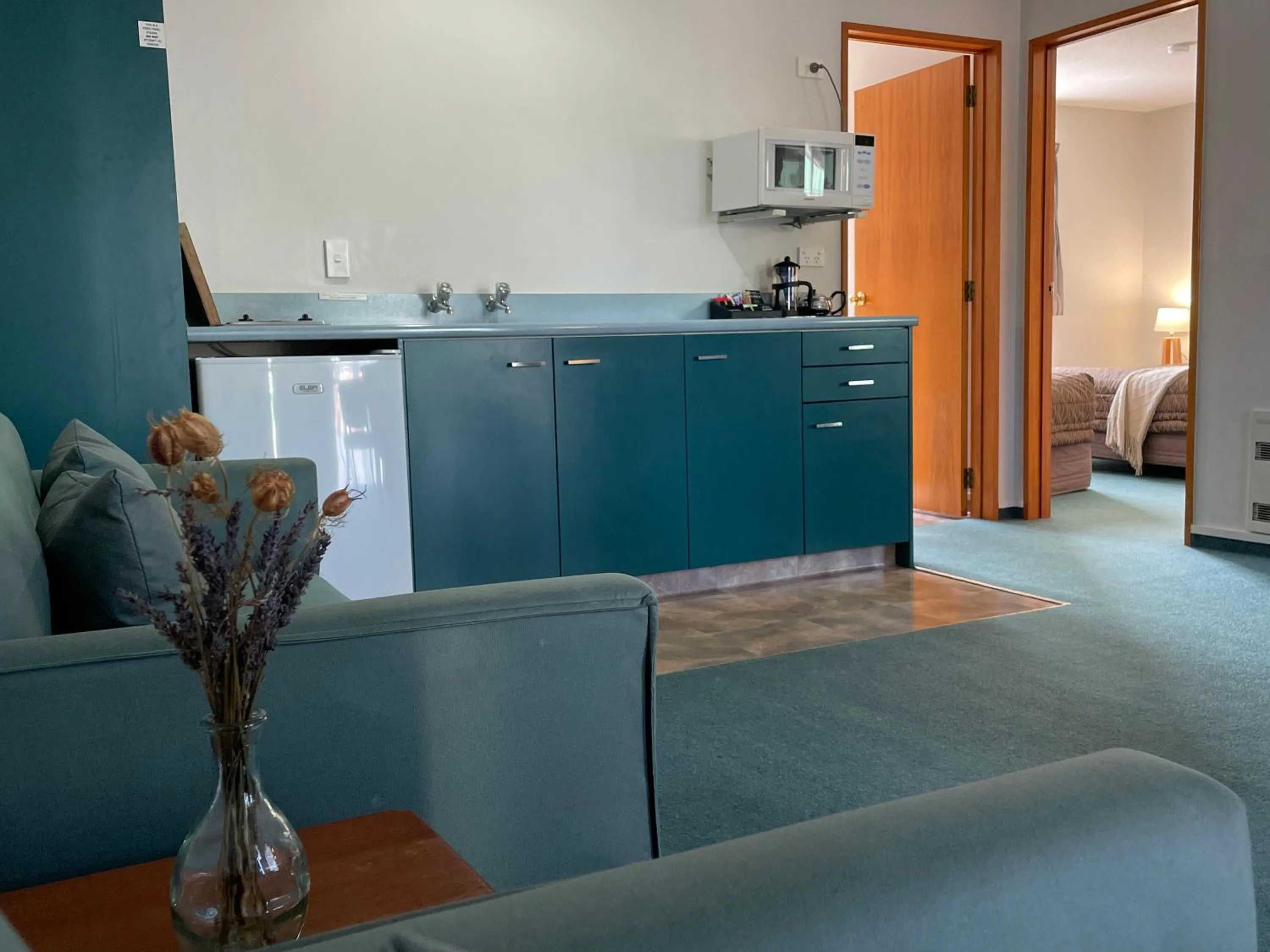 Kitchen or kitchenette in ASURE Ambassador Motor Lodge