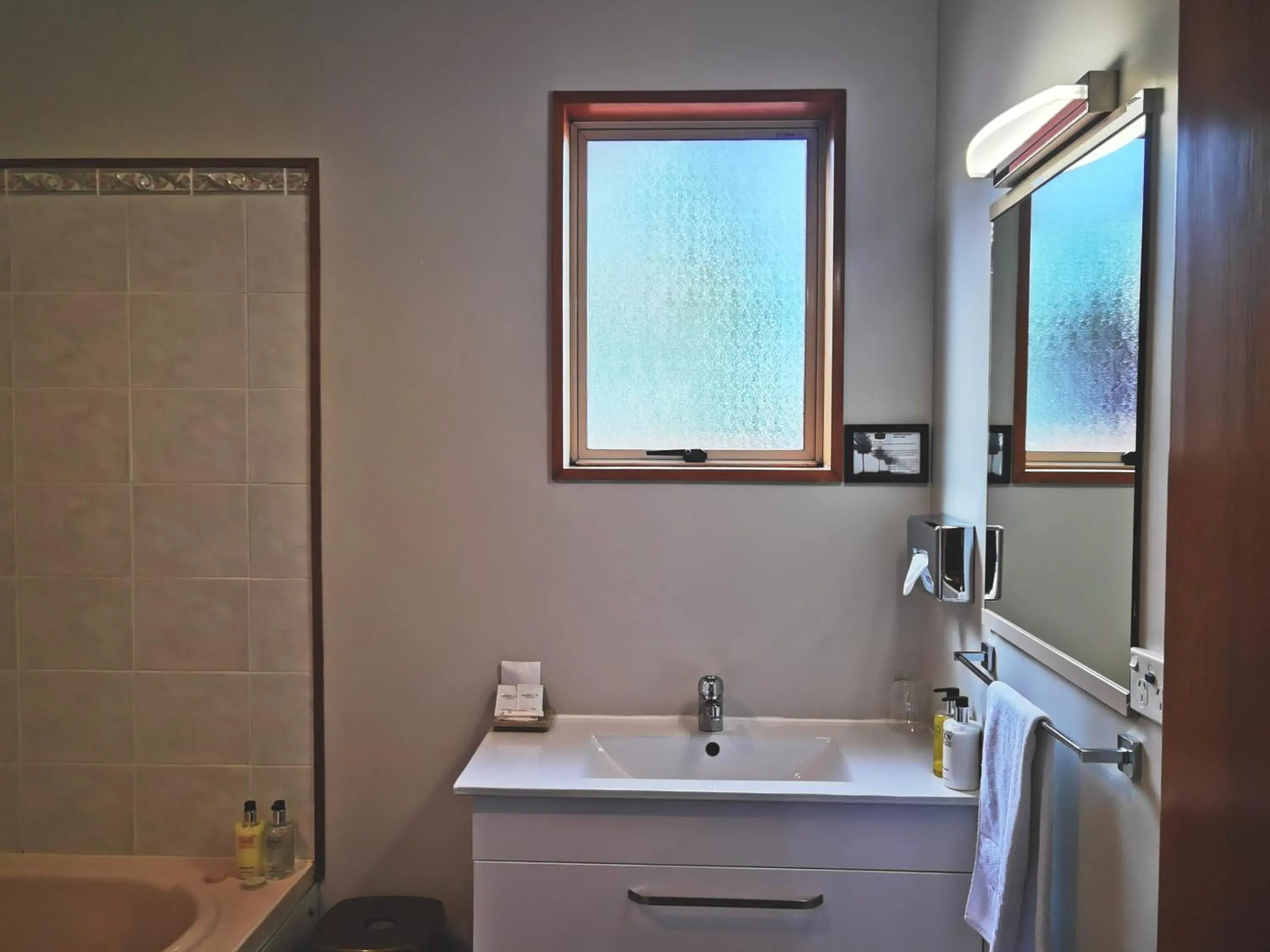 Two-Bedroom Family Unit 2 in ASURE Ambassador Motor Lodge Two-Bedroom Family Unit 2 in ASURE Ambassador Motor Lodge