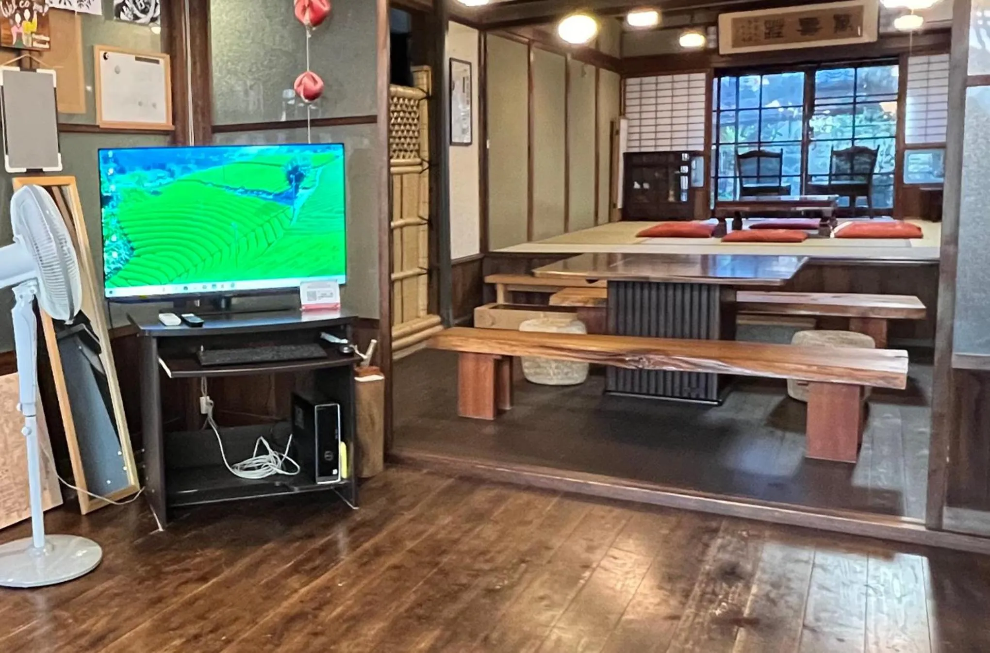 Communal lounge/ TV room in Guesthouse Naramachi