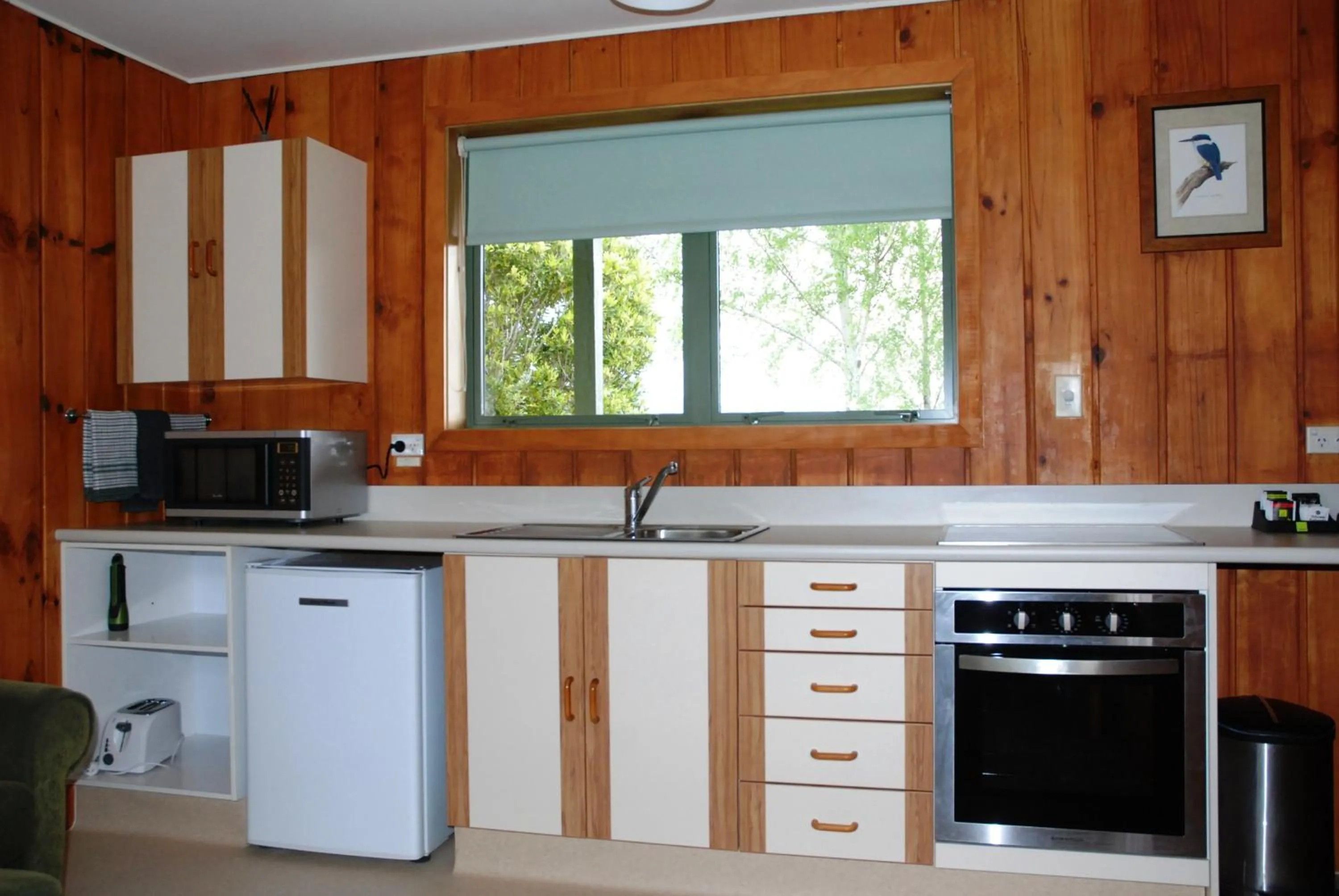 Kitchen or kitchenette in The Chalets Motel