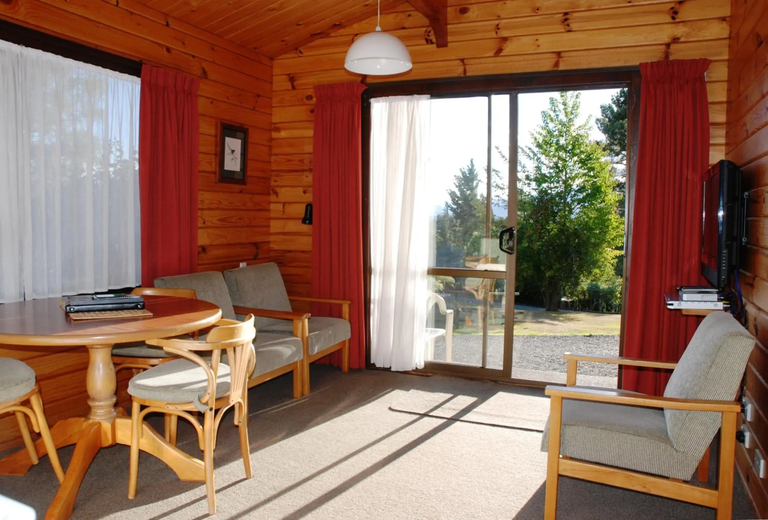 Two-Bedroom Chalet (4 Adults) in The Chalets Motel Two-Bedroom Chalet (4 Adults) in The Chalets Motel