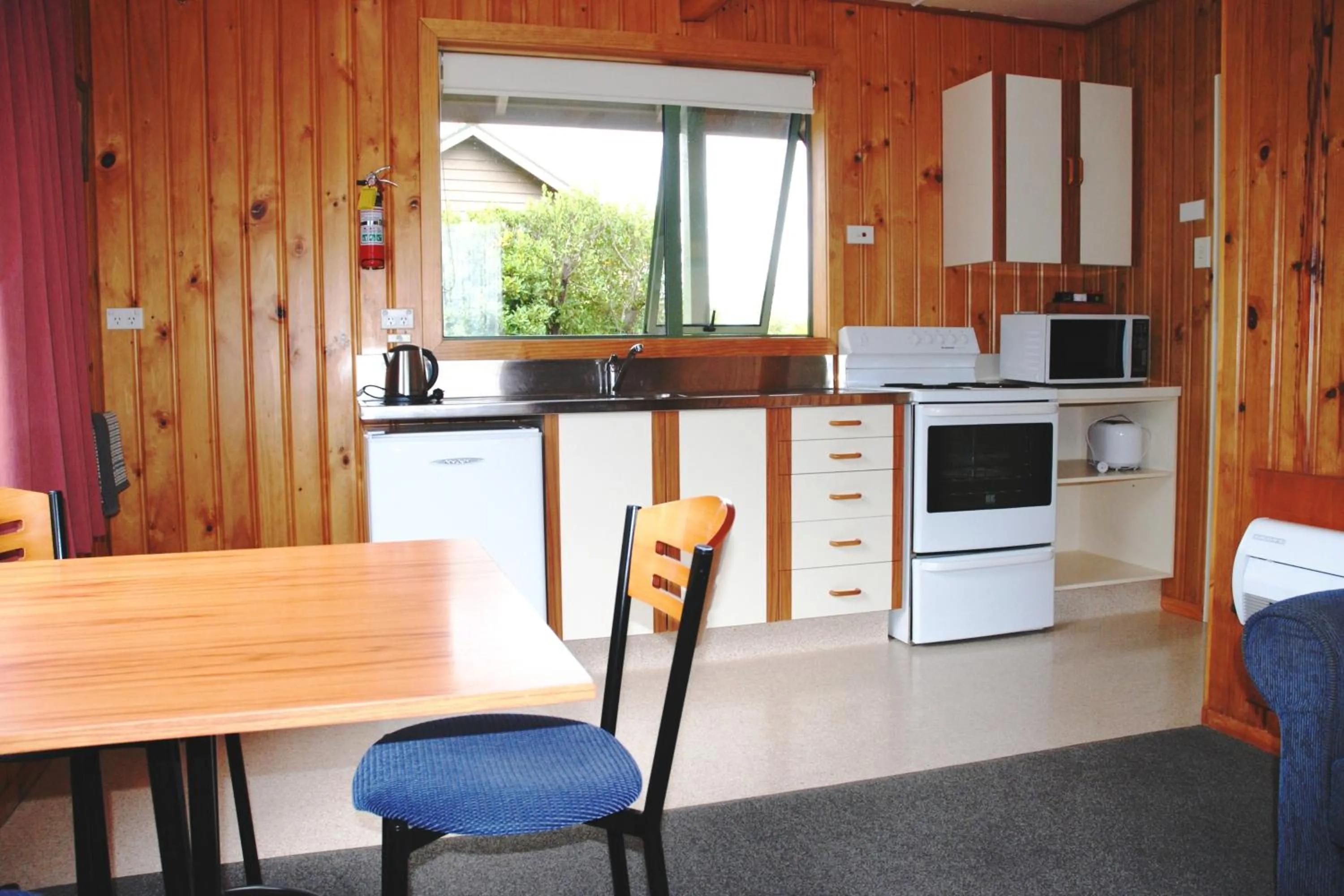 Kitchen or kitchenette in The Chalets Motel