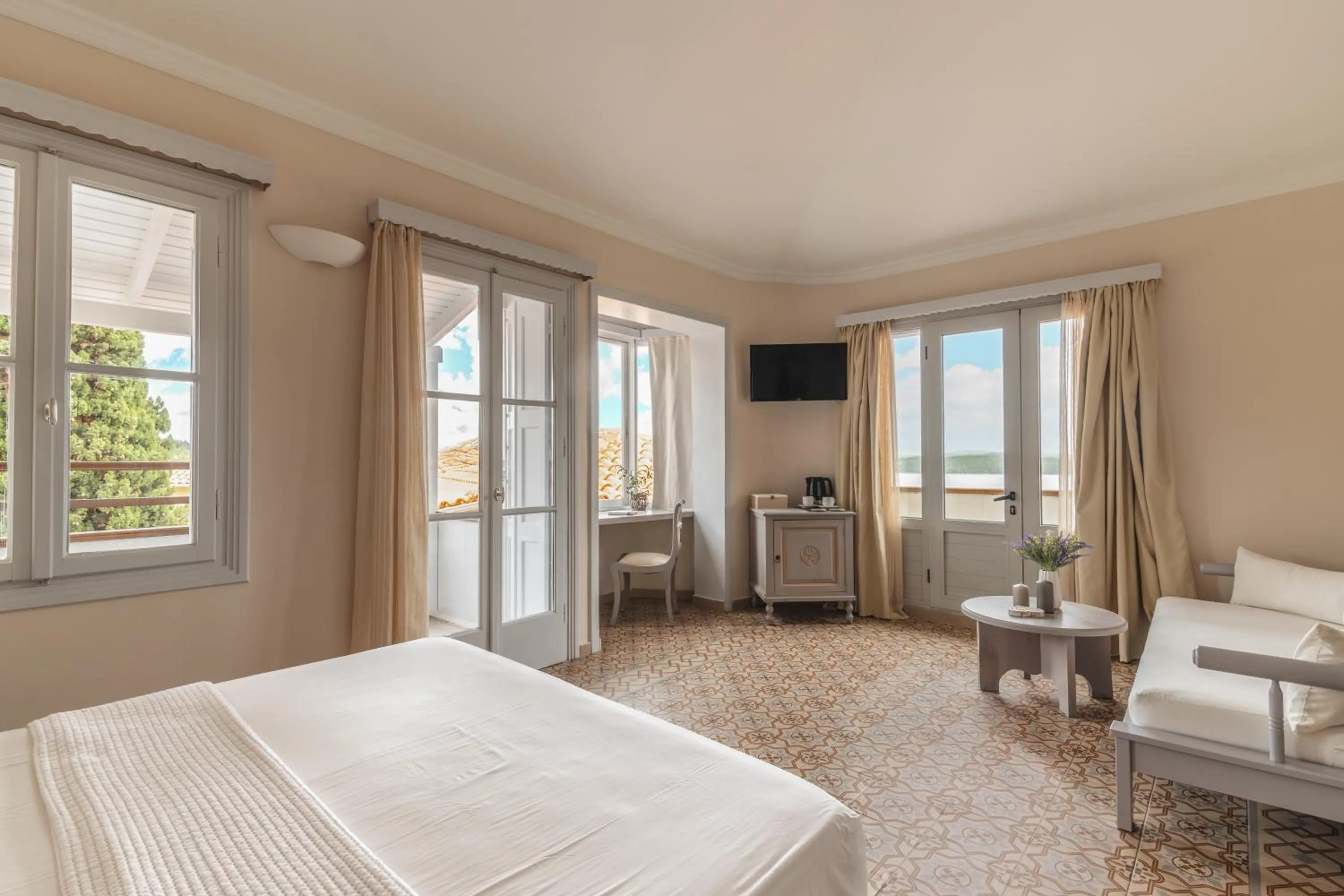 Photo of the whole room, Bed in Red Tower Hotel