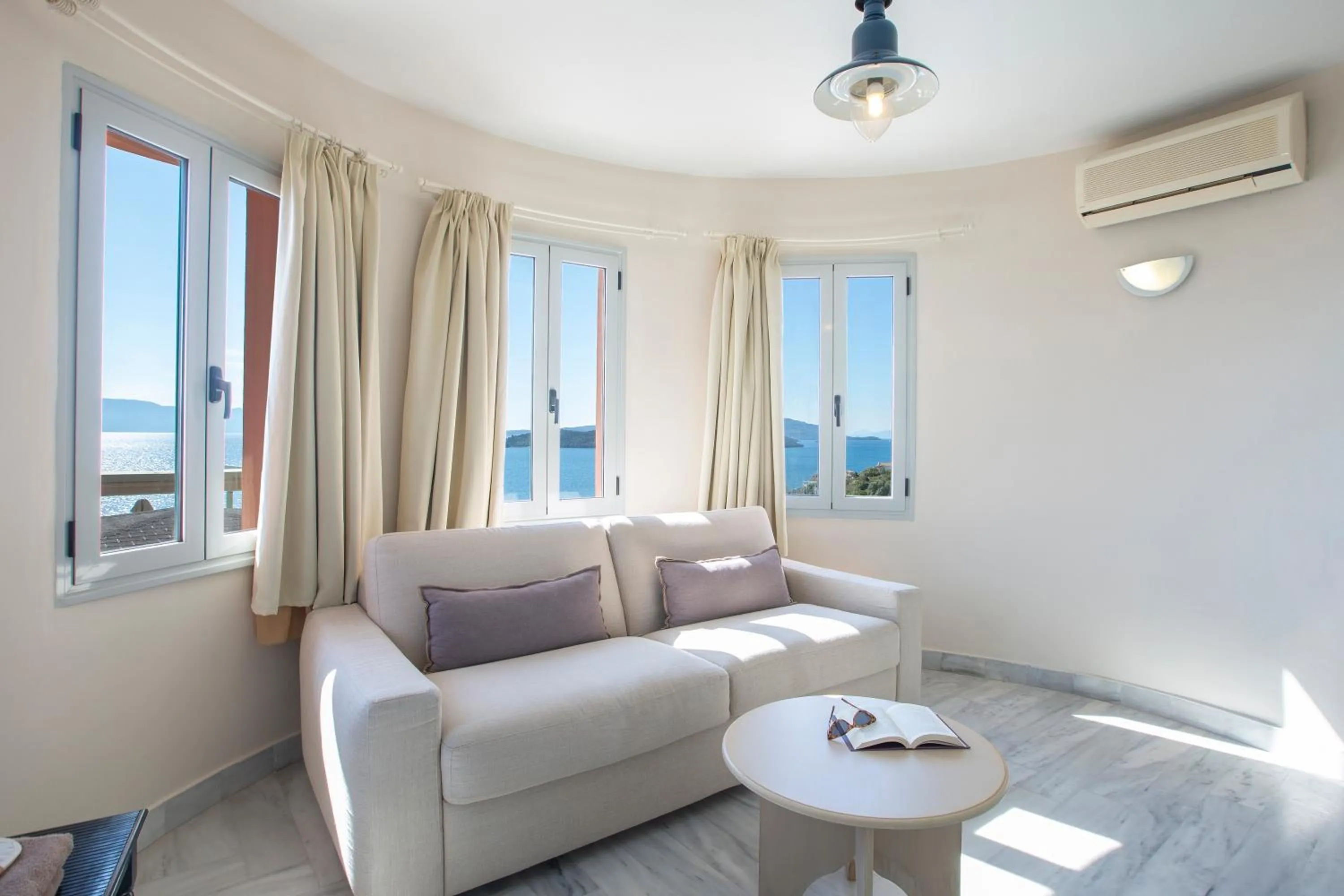 Seating area in Red Tower Hotel