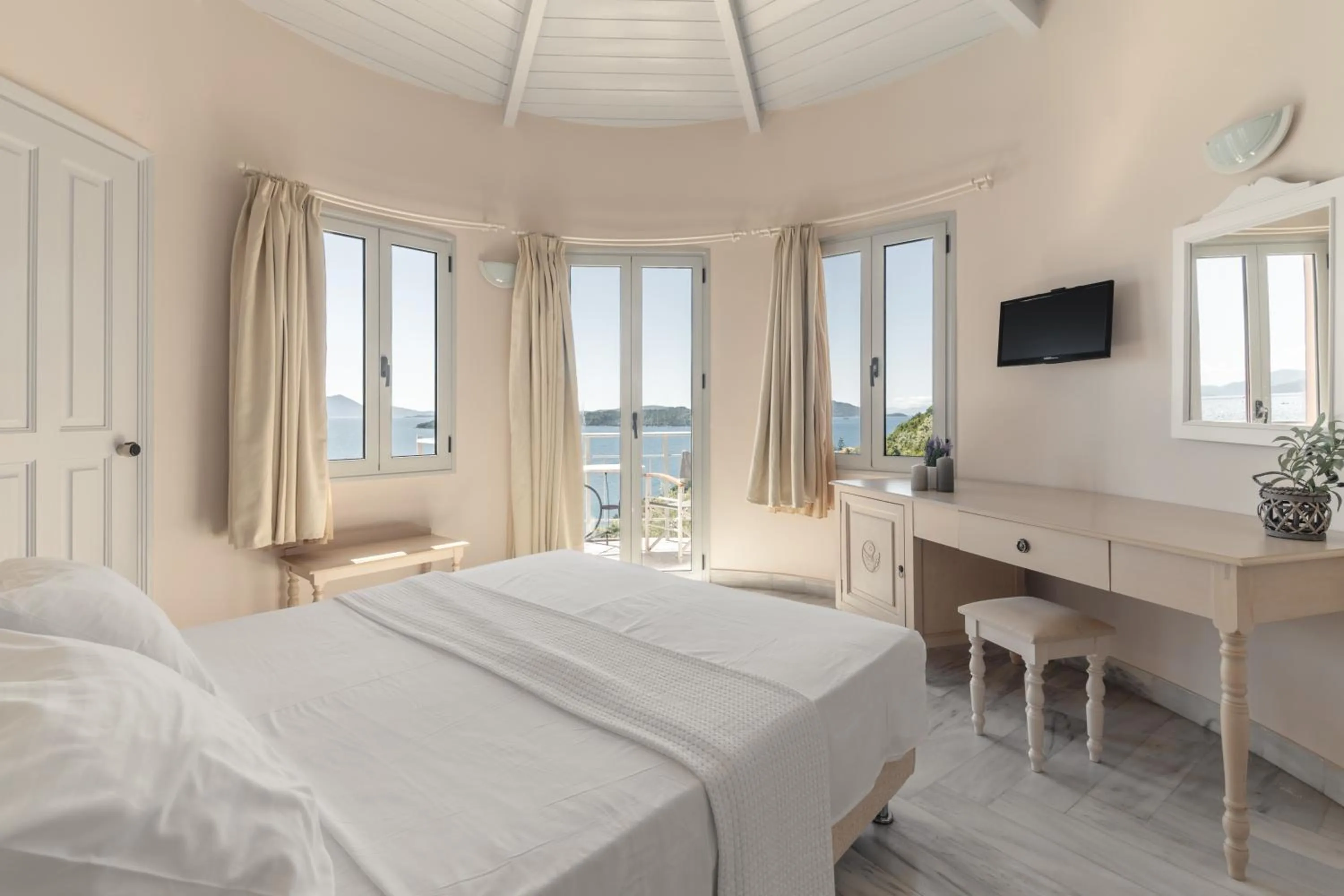 Bedroom, Bed in Red Tower Hotel