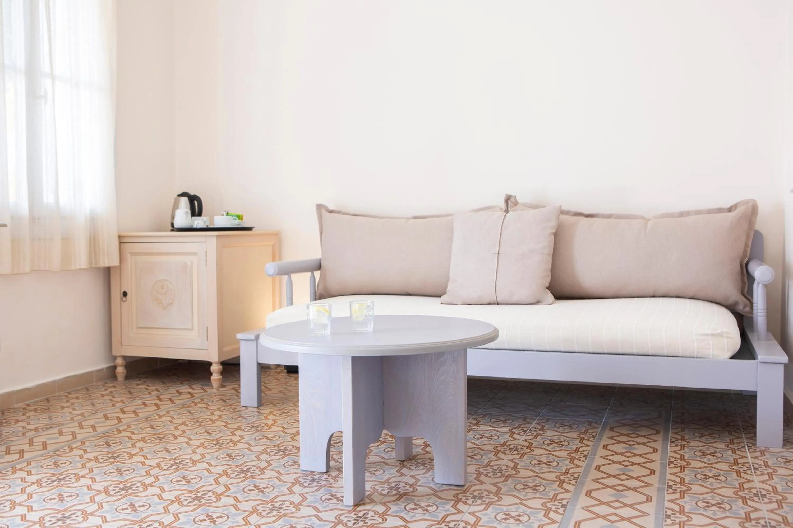 Coffee/tea facilities in Red Tower Hotel