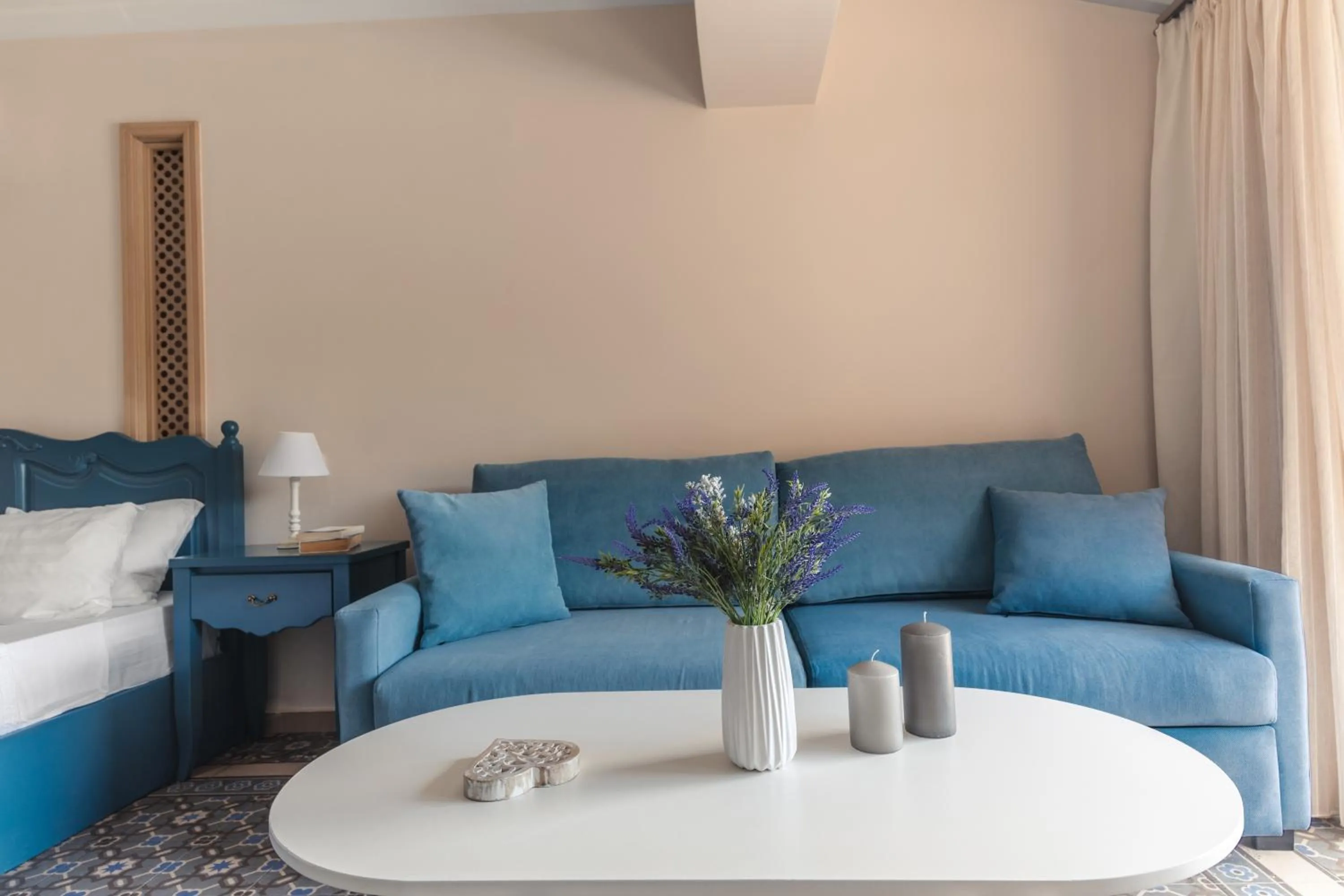 Seating area in Red Tower Hotel