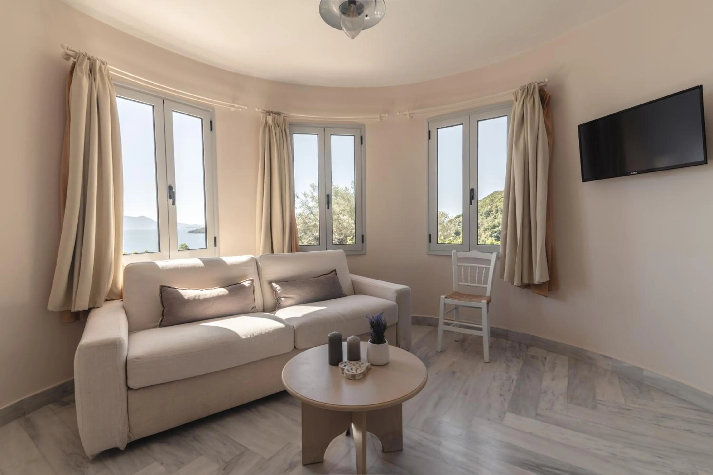 Seating area in Red Tower Hotel