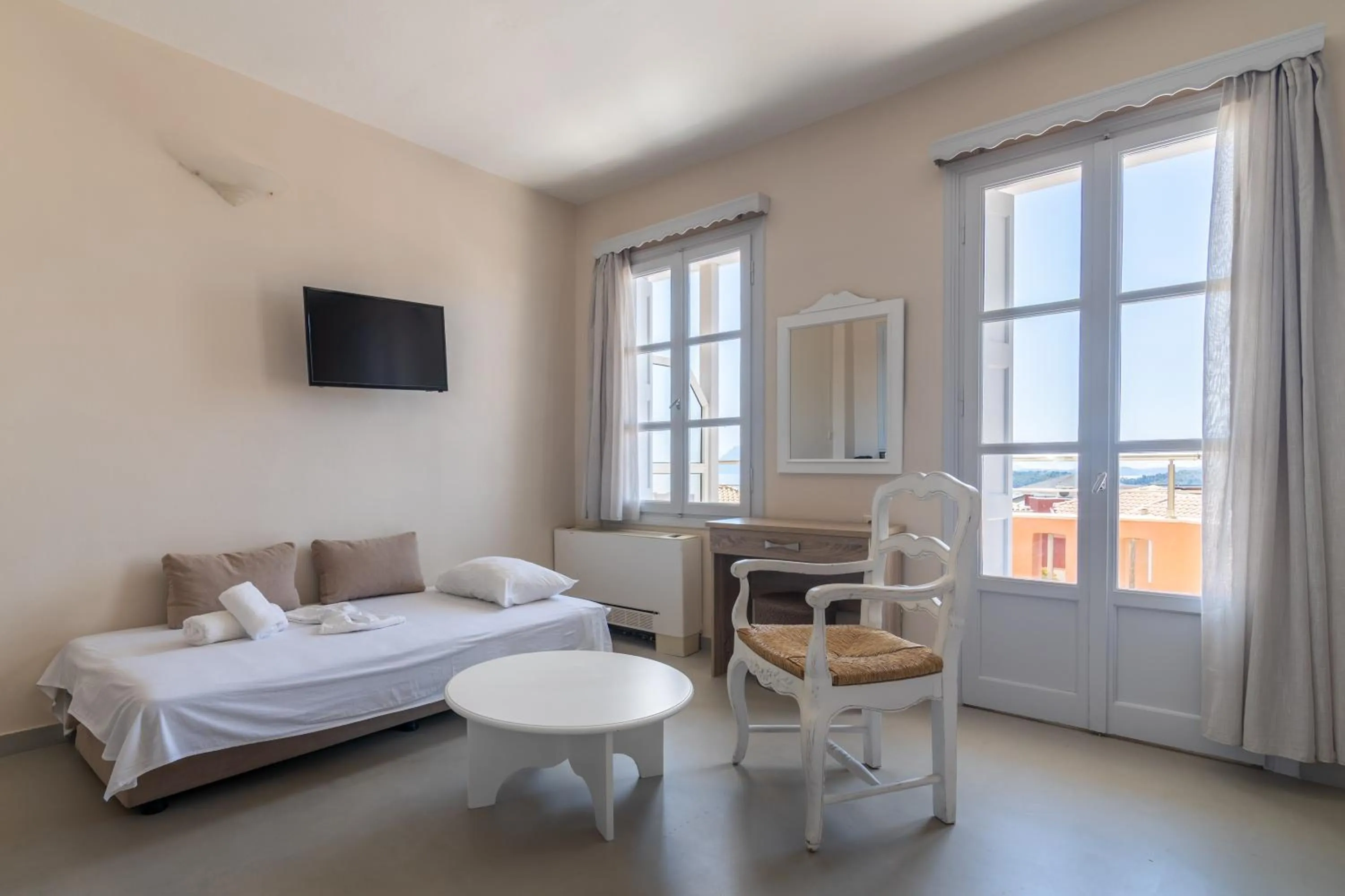 Bedroom, Bed in Red Tower Hotel