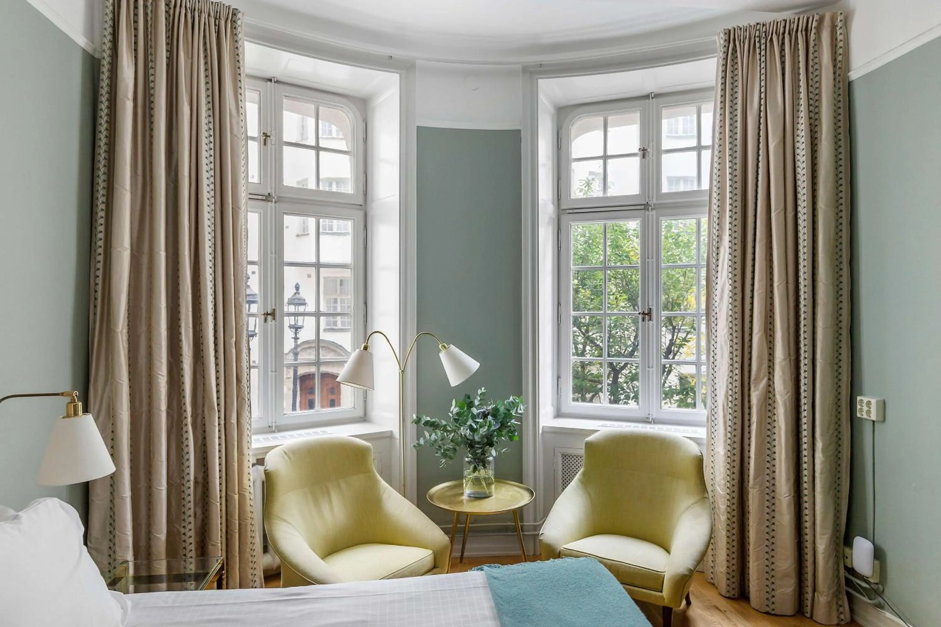 Seating area, Bed in Hotel Esplanade, BW Signature Collection