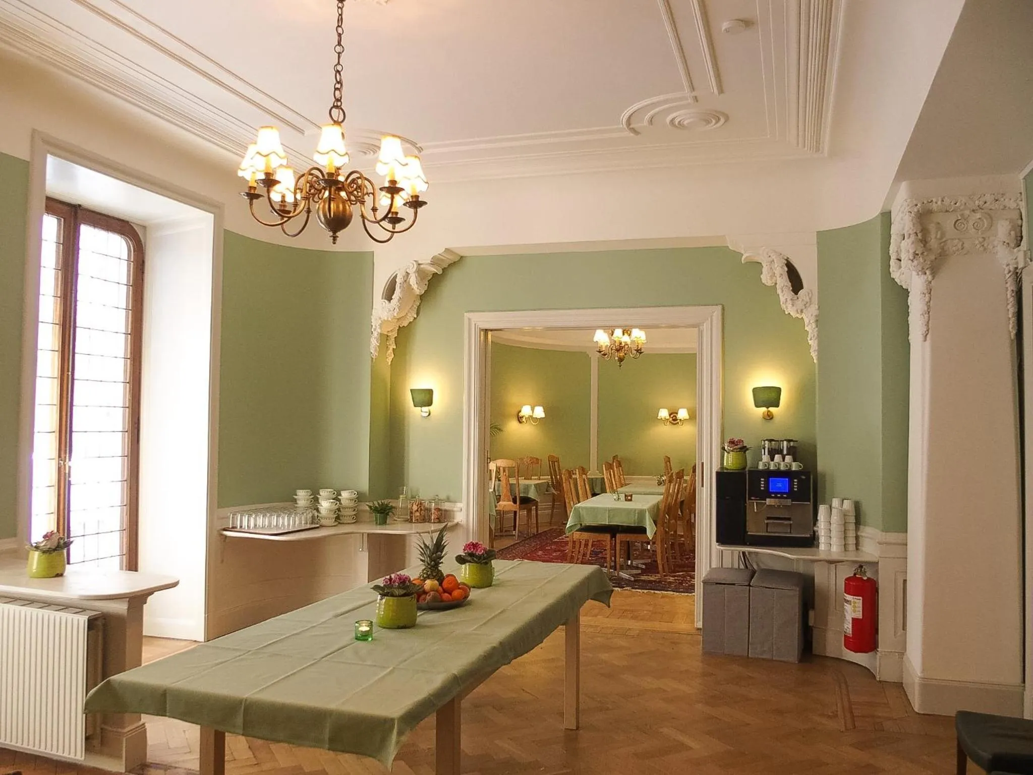 Restaurant/places to eat in Hotel Esplanade, BW Signature Collection