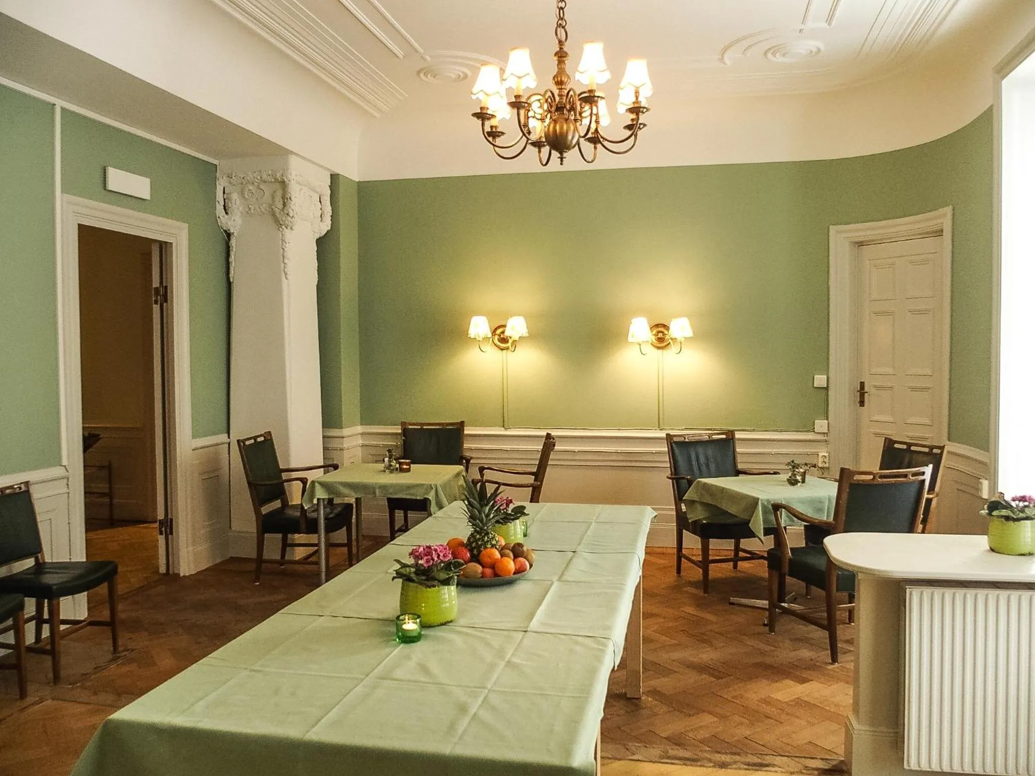 Restaurant/places to eat in Hotel Esplanade, BW Signature Collection