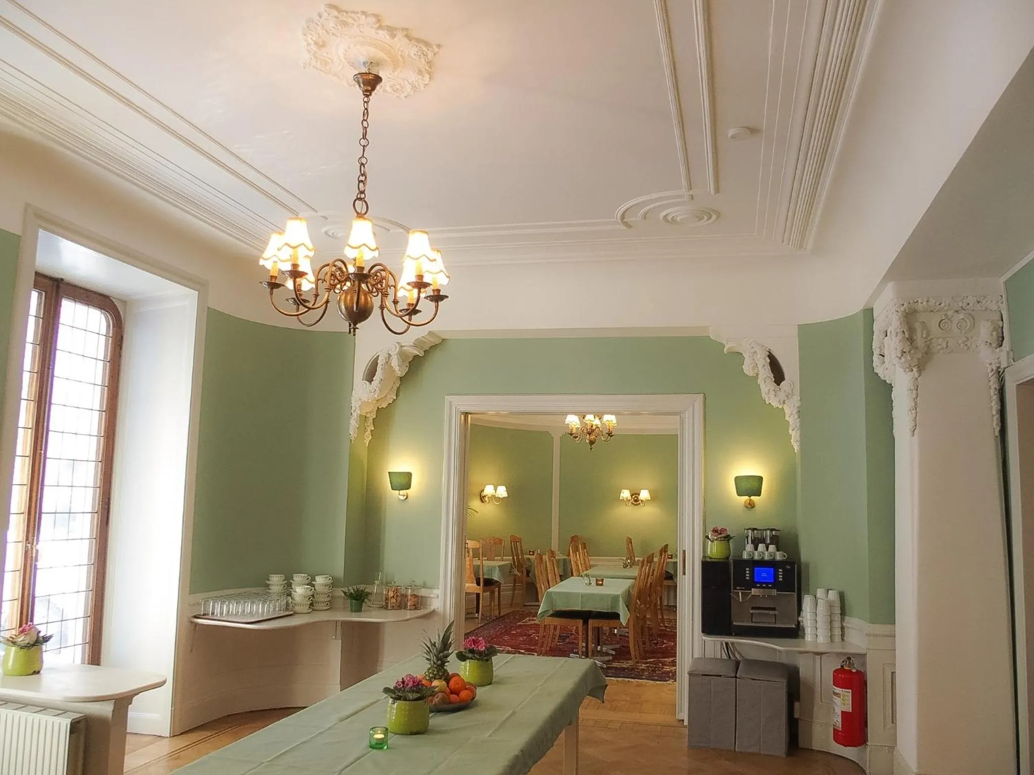 Restaurant/places to eat in Hotel Esplanade, BW Signature Collection