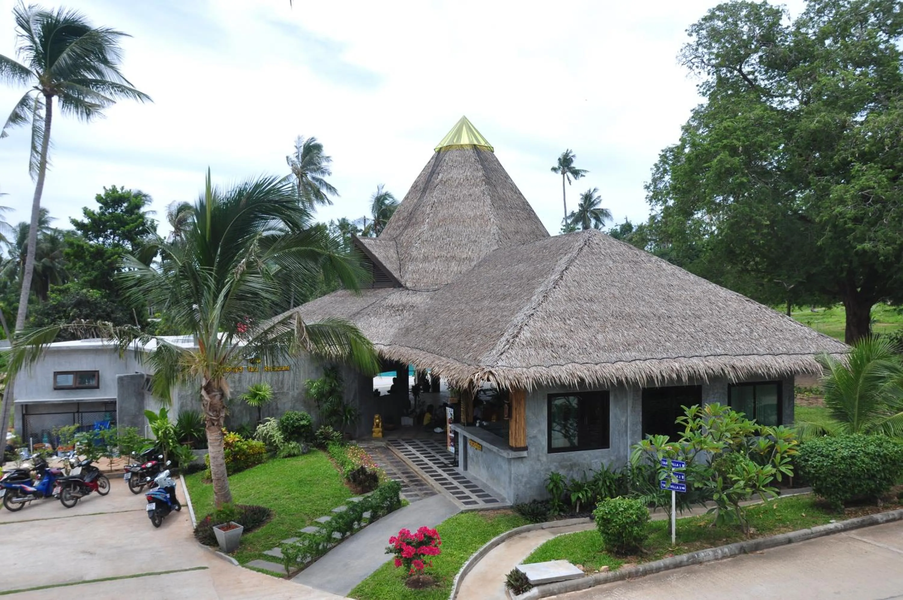Facade/entrance in Samui Honey Tara Villa Residence