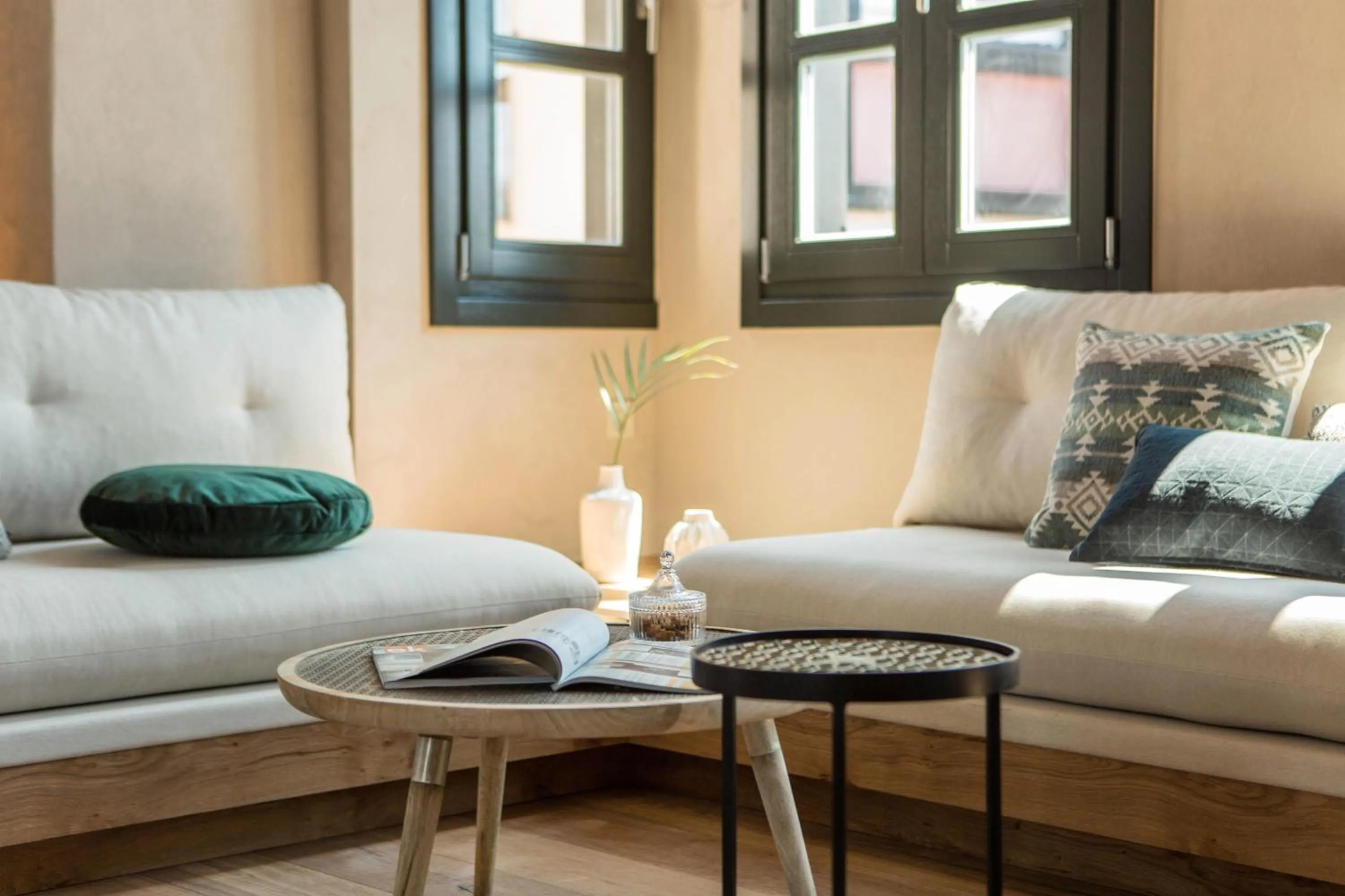 Living room in J&G Suites