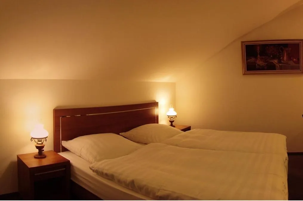 Photo of the whole room, Bed in Pelikan