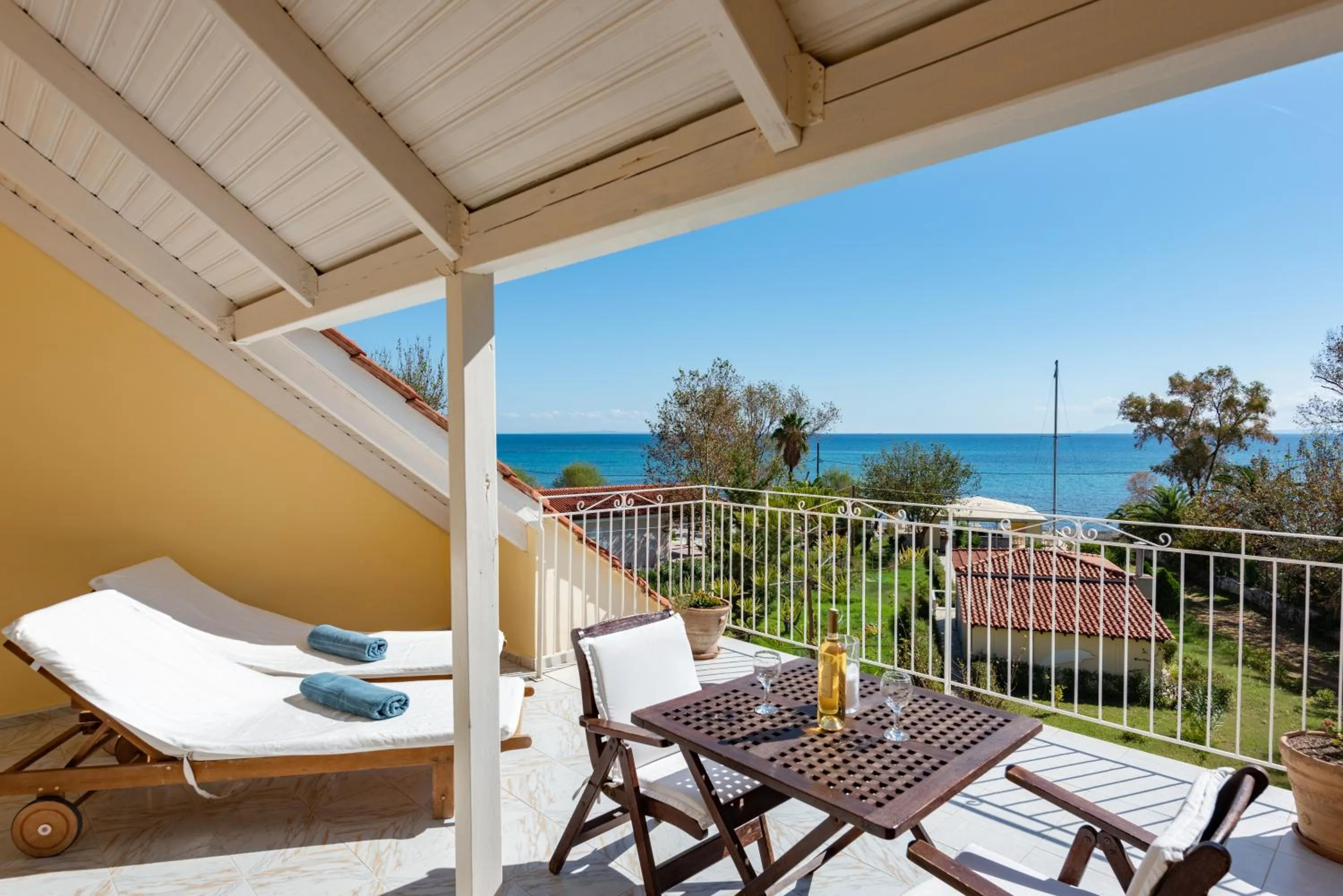 Albouro seafront apartments