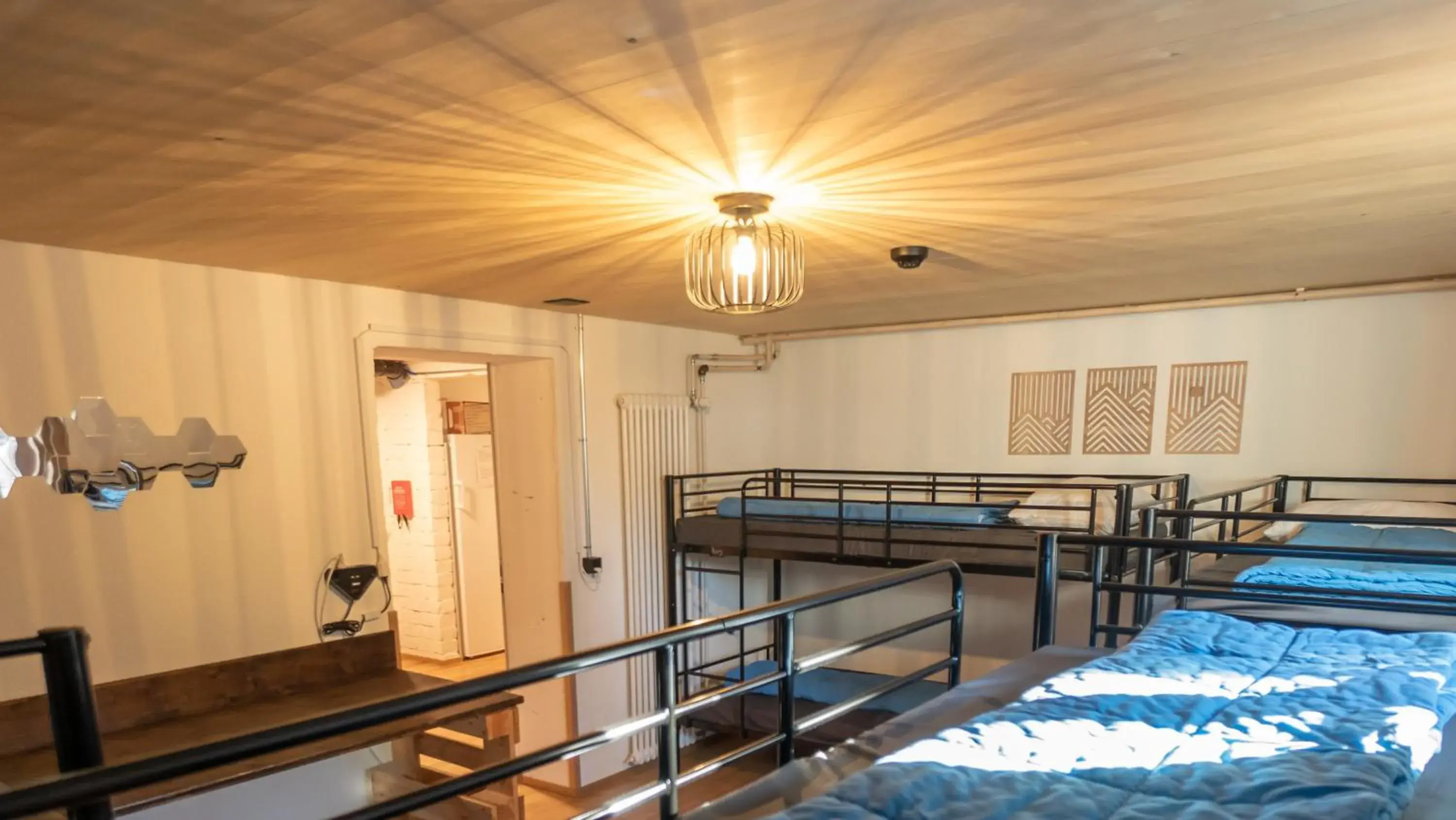 Single Bed in Mixed Dormitory Room with Shared Bathroom in Naturfreunde Hostel Grindelwald Single Bed in Mixed Dormitory Room with Shared Bathroom in Naturfreunde Hostel Grindelwald