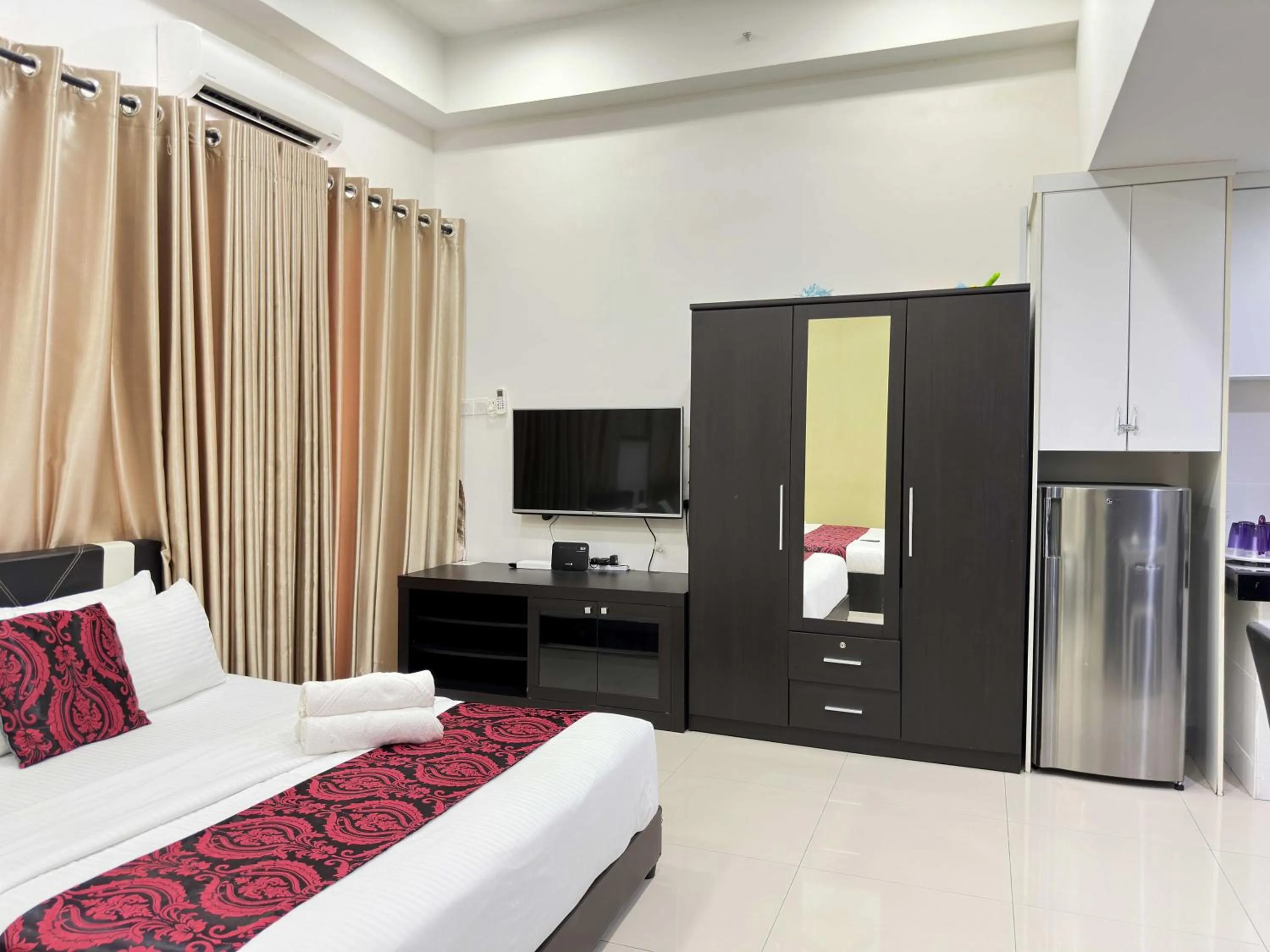 TV and multimedia, Bed in Cahaya Qaira Homestay @ D'Perdana Kota Bharu