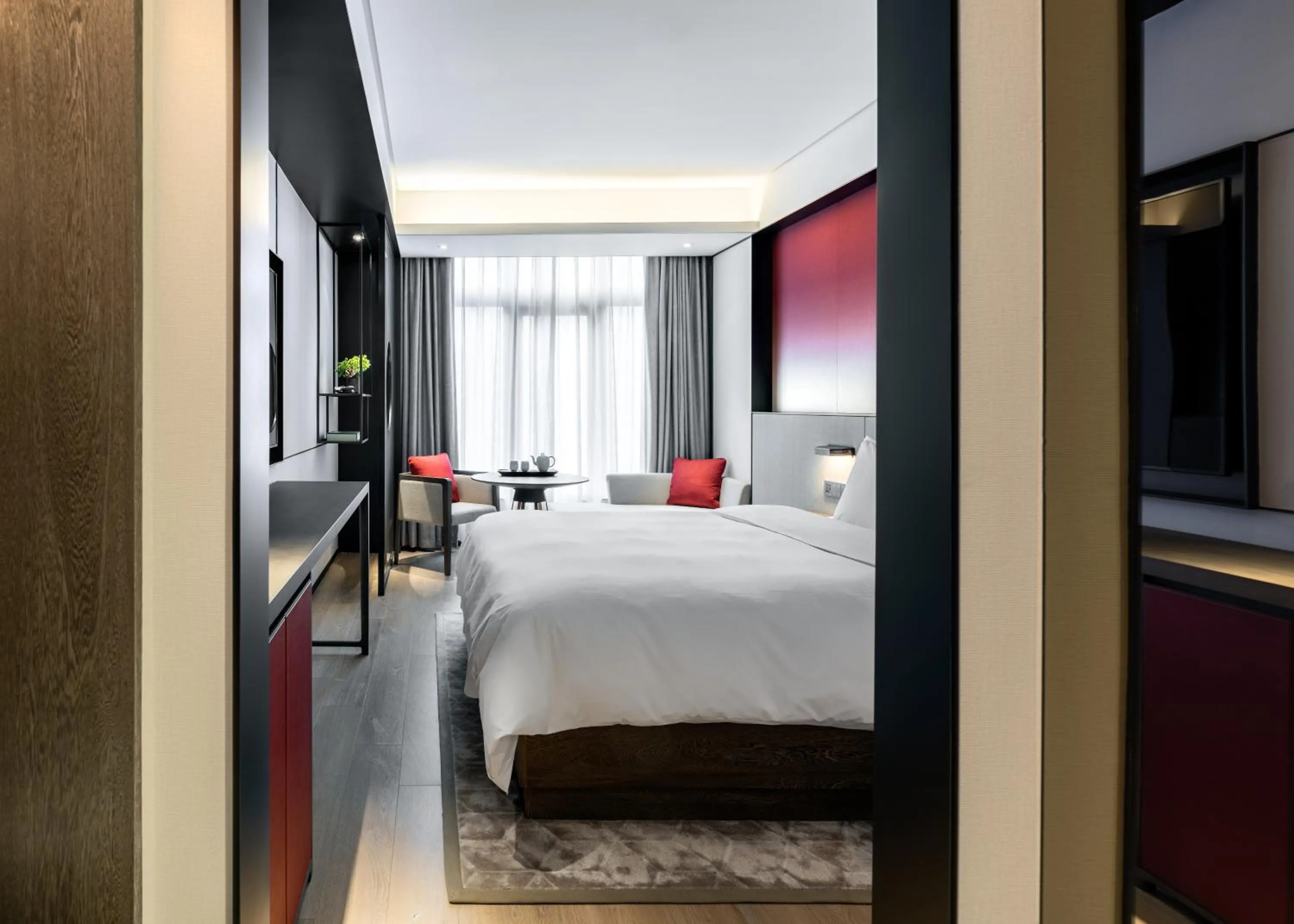 Elegant King Room in Joya Shanghai Xujiahui Hotel
