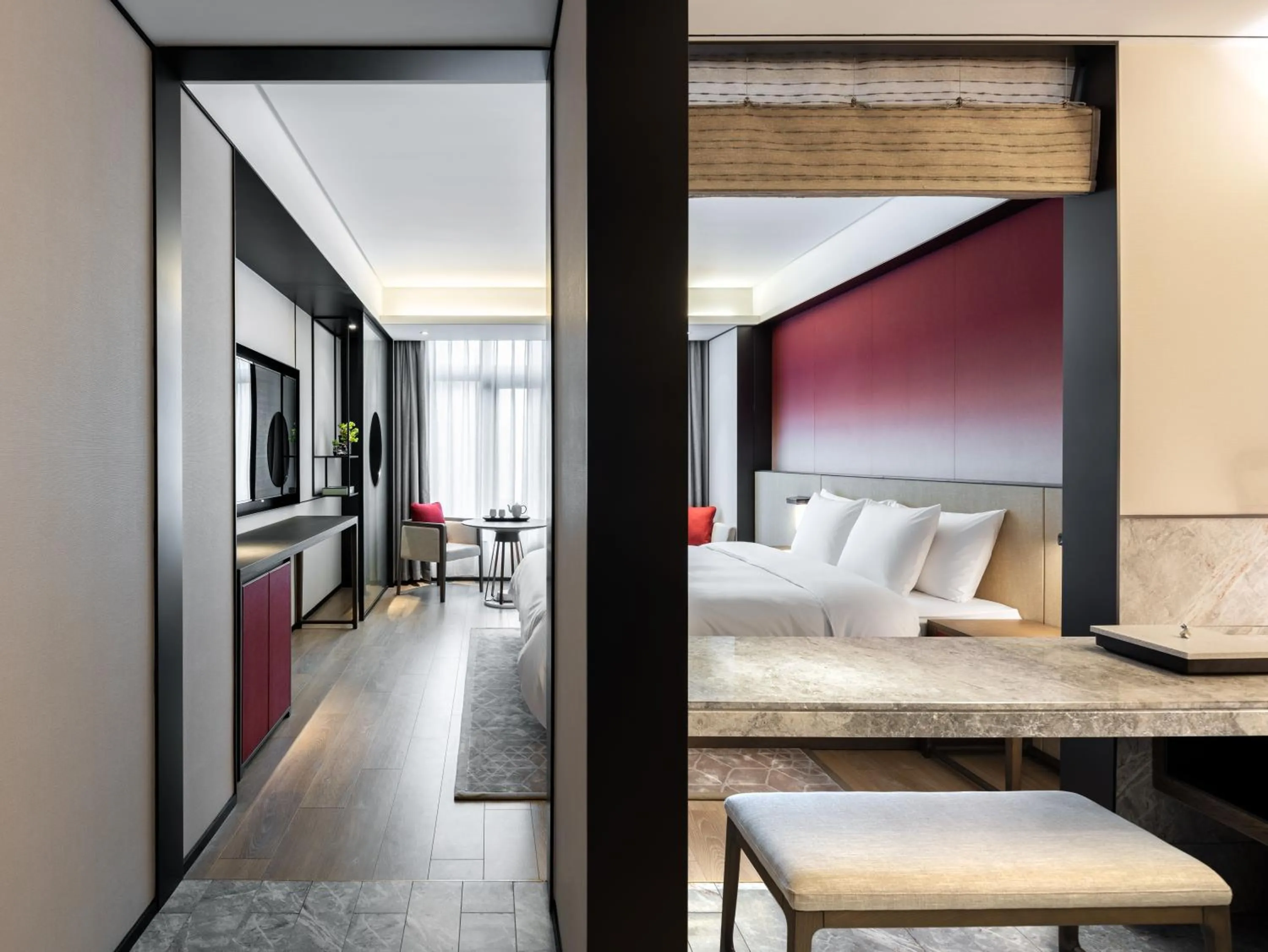 Deluxe King Room in Joya Shanghai Xujiahui Hotel