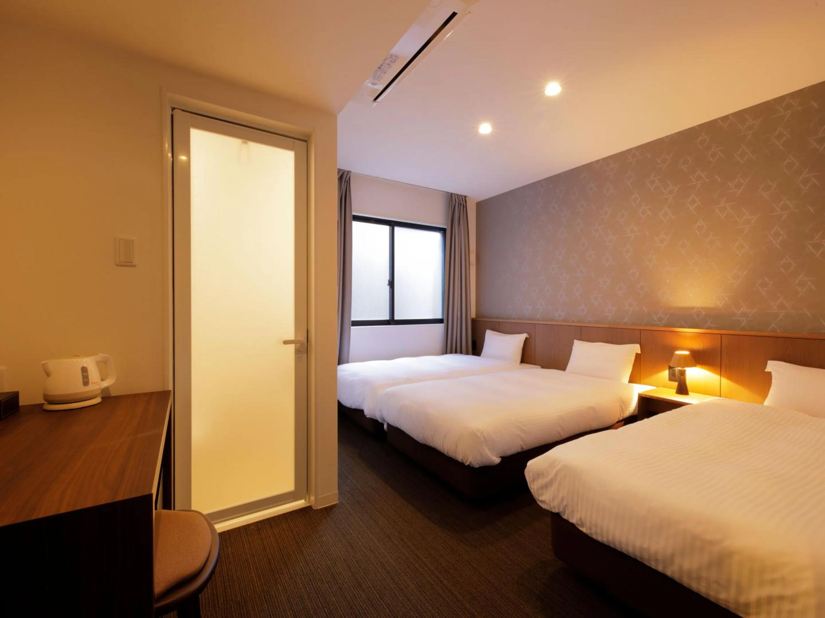 Photo of the whole room, Bed in Smart Place Inn Kyoto Nijojo Horikawa