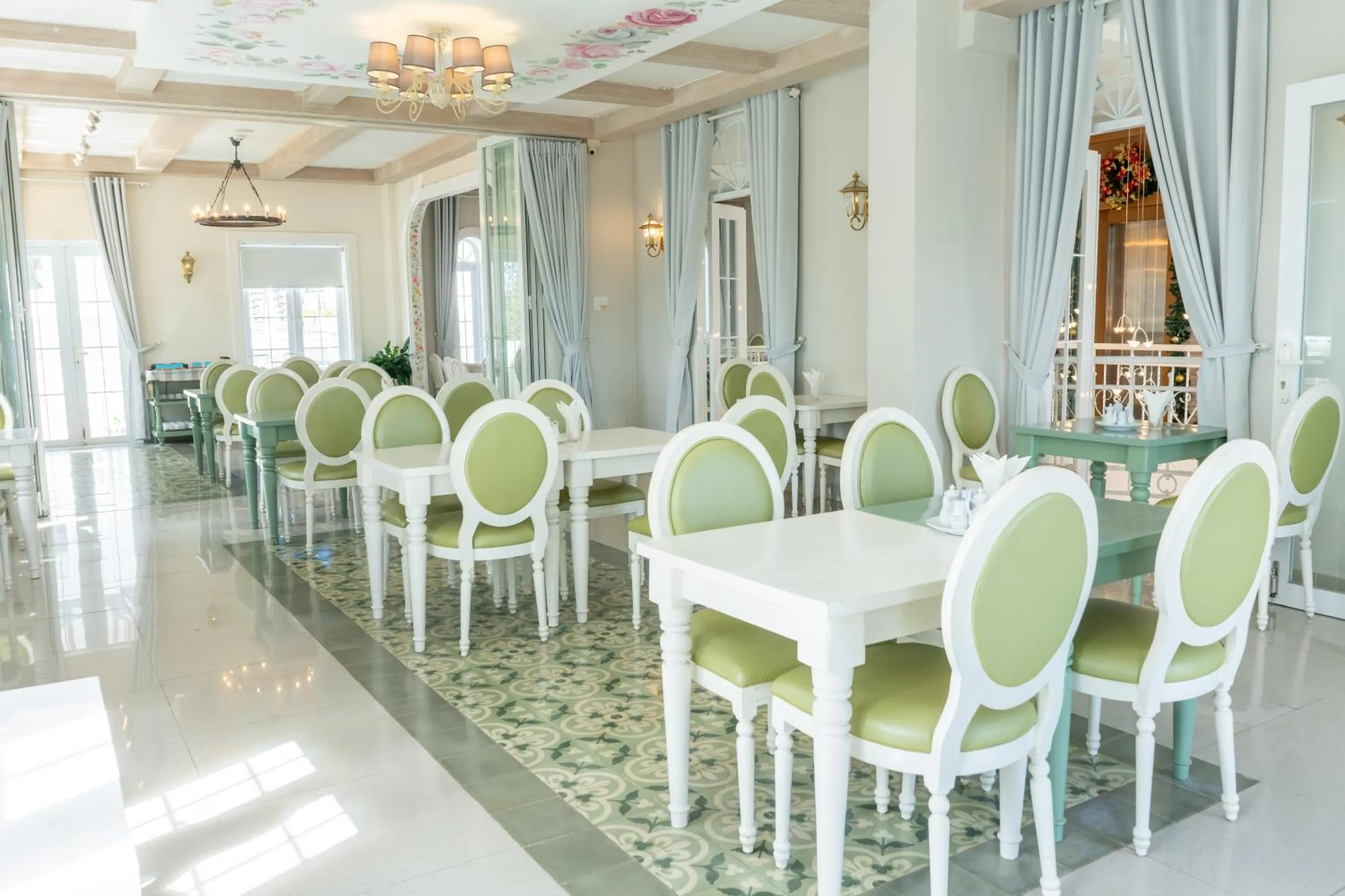 Restaurant/places to eat in Dalat De Charme Village