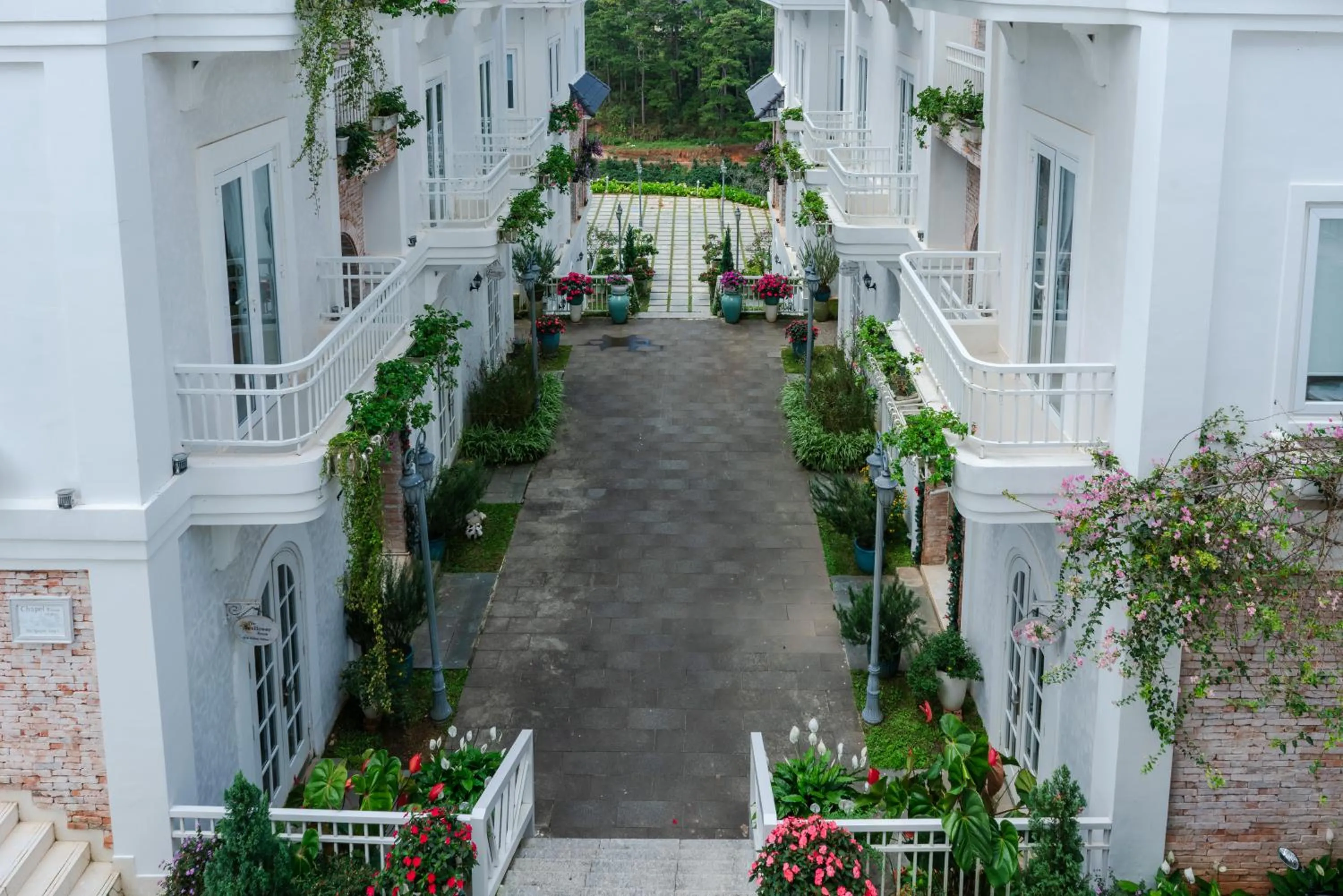 Restaurant/places to eat in Dalat De Charme Village