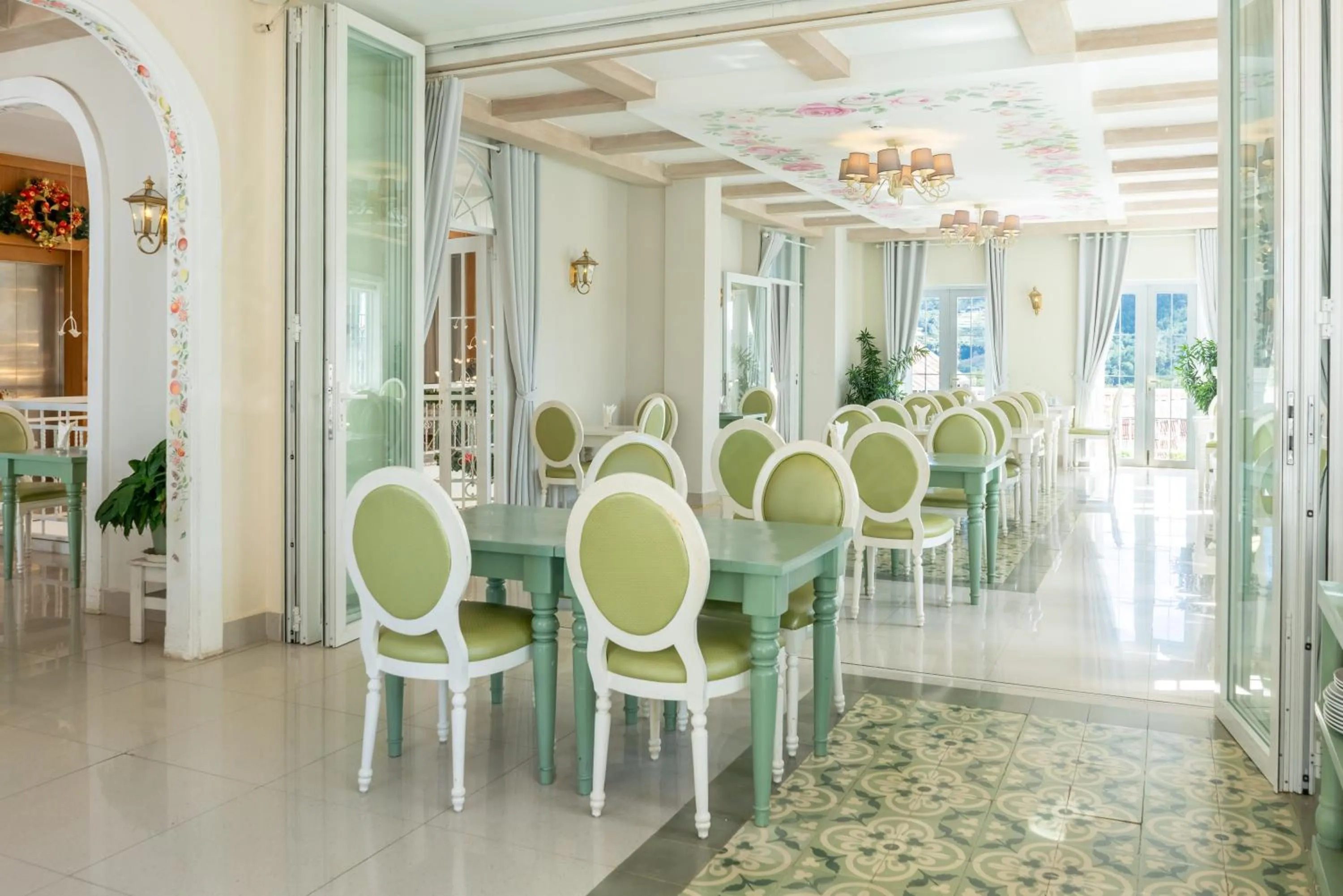 Restaurant/places to eat in Dalat De Charme Village