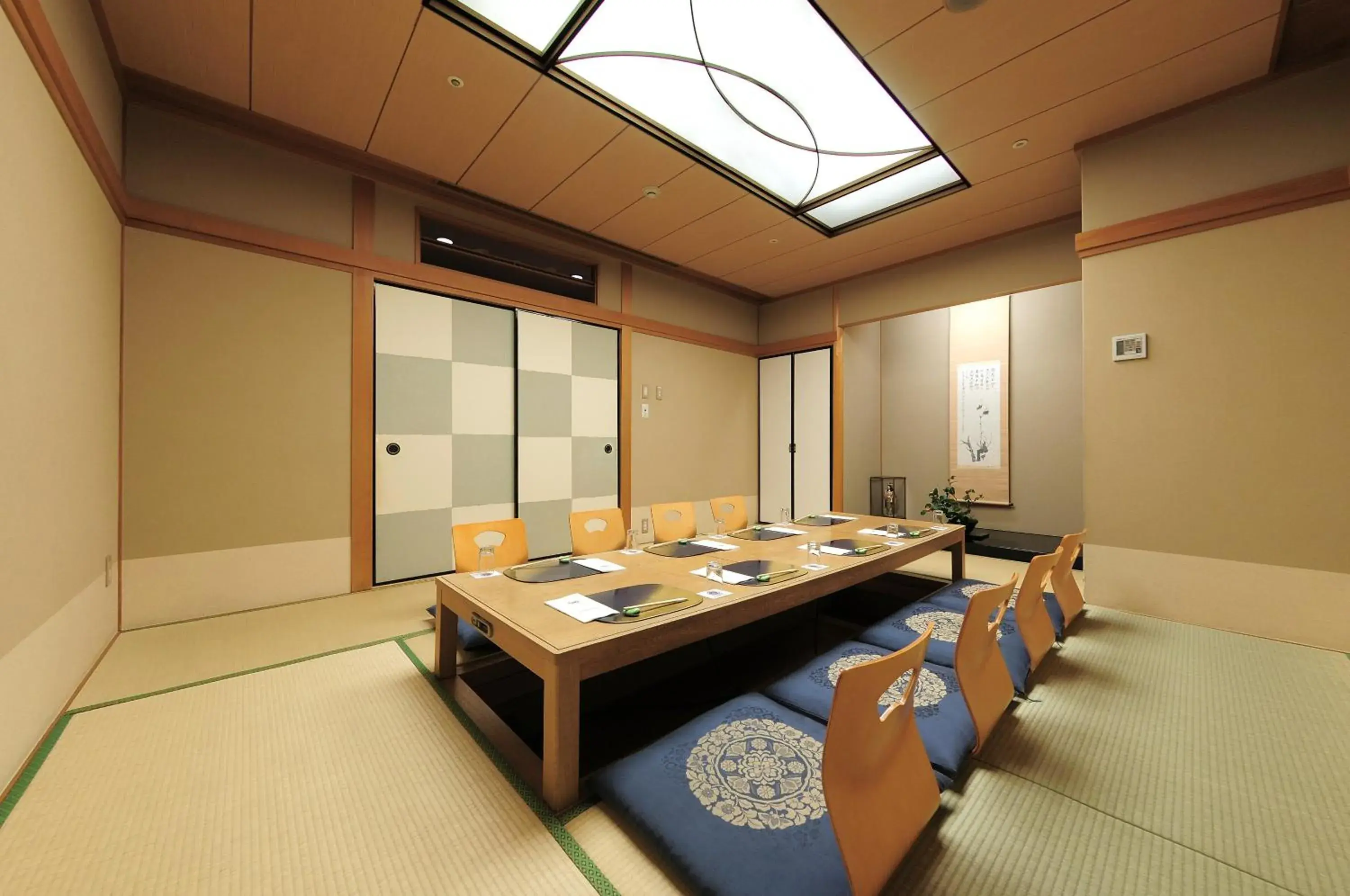 Restaurant/places to eat in Takarazuka Washington Hotel Restaurant/places to eat in Takarazuka Washington Hotel