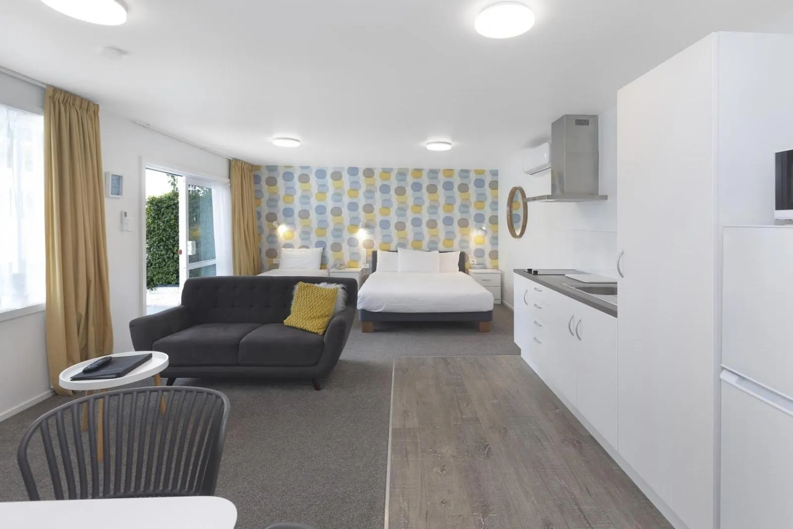 Living room, Bed in The Adelphi