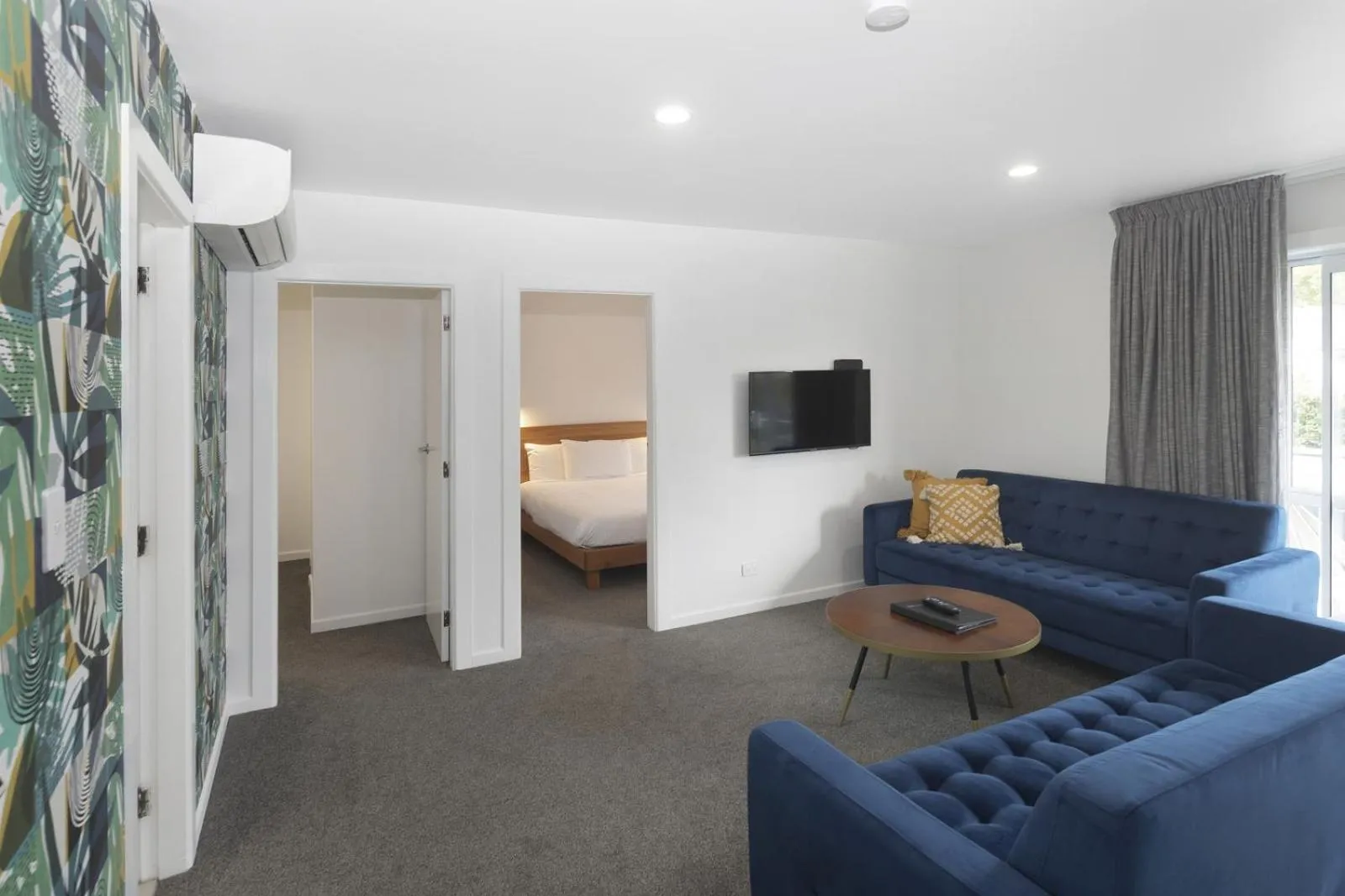 Living room, Bed in The Adelphi