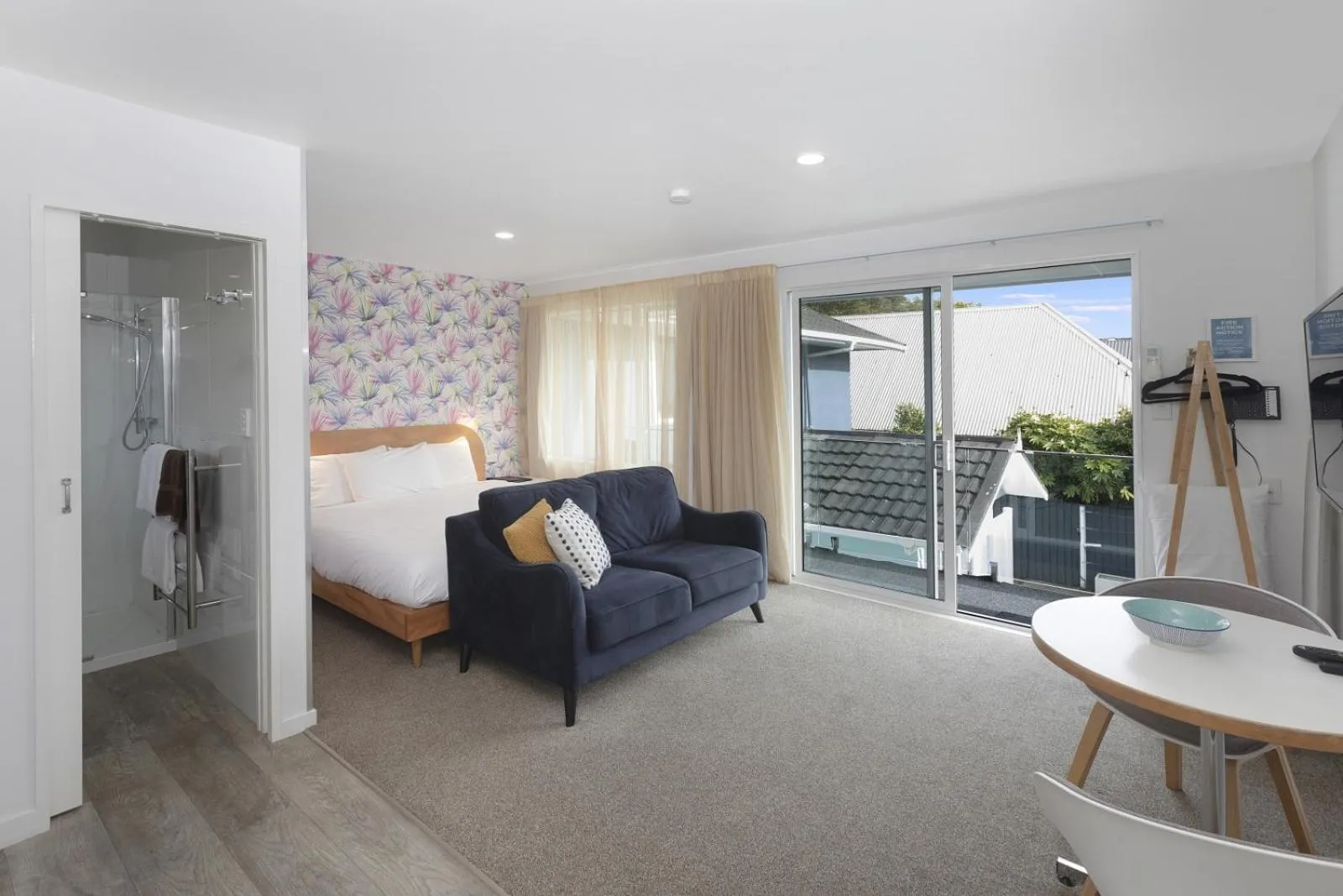 Living room, Bed in The Adelphi