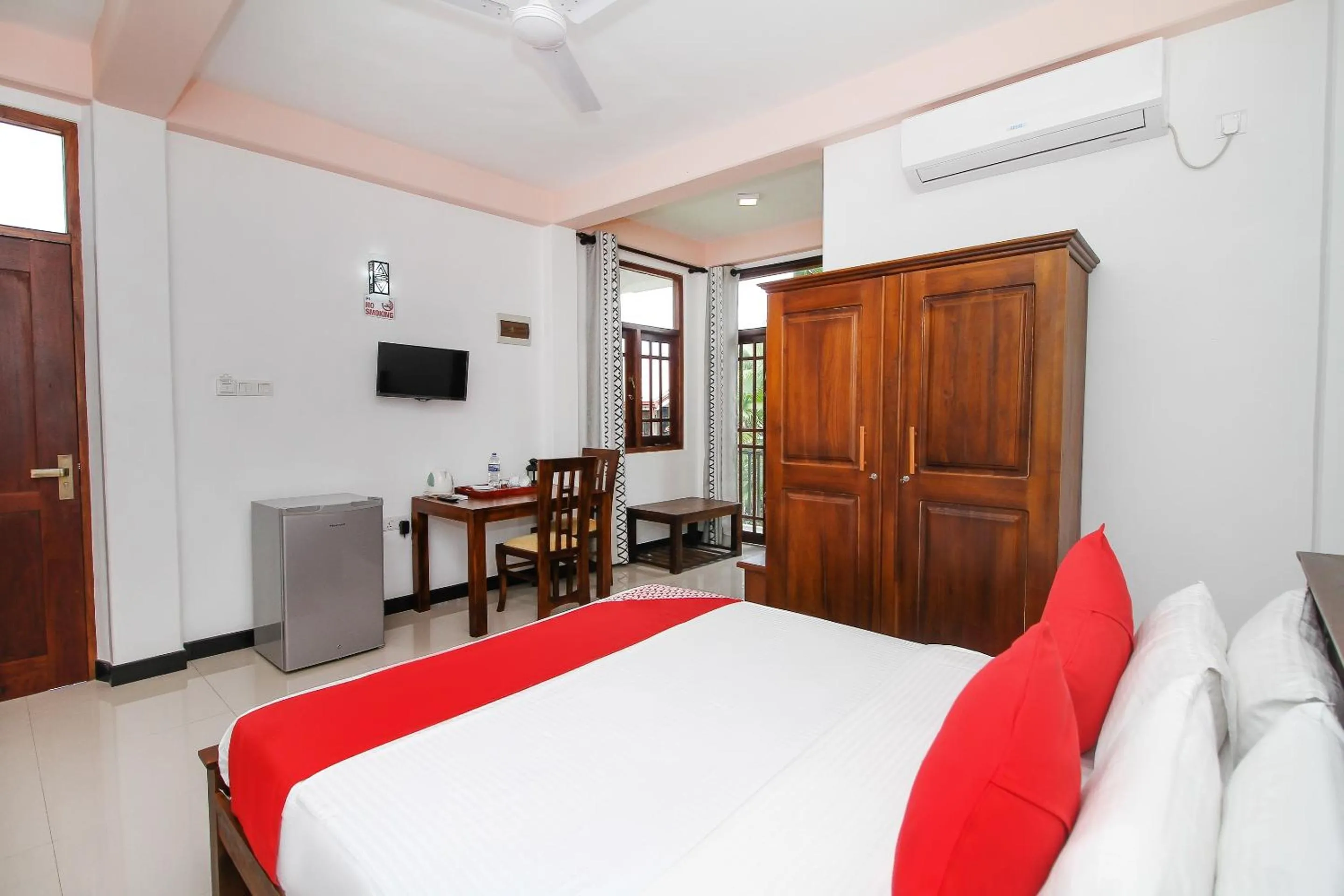 Lioni Holidays Villa