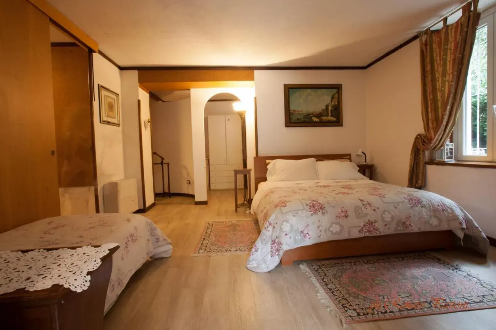 Triple Room with Garden View in VILLA ADRIANA Varese - camere e appartamenti Triple Room with Garden View in VILLA ADRIANA Varese - camere e appartamenti