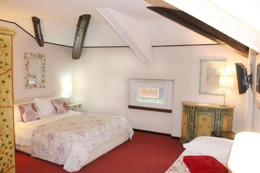 Bedroom, Bed in B&B VILLA ADRIANA Varese - camere e appartamenti