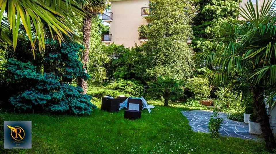 Garden in B&B VILLA ADRIANA Varese - camere e appartamenti